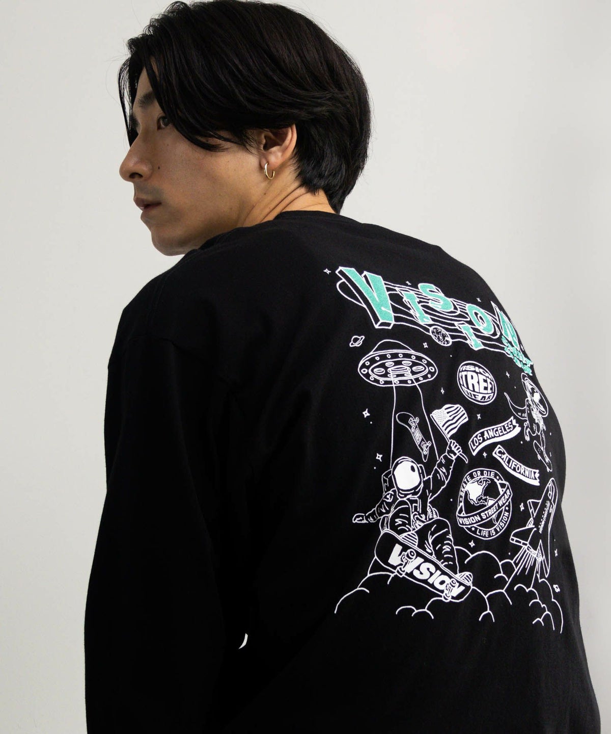 VISION STREET WEAR スペースマルチイラスト長袖Tシャツ メンズ
