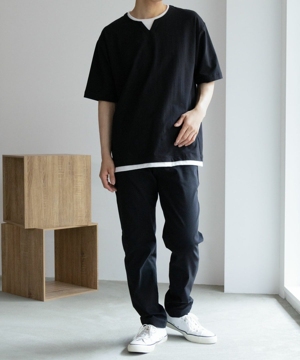 SARARI NAVY 冷感キーネックTシャツ メンズ