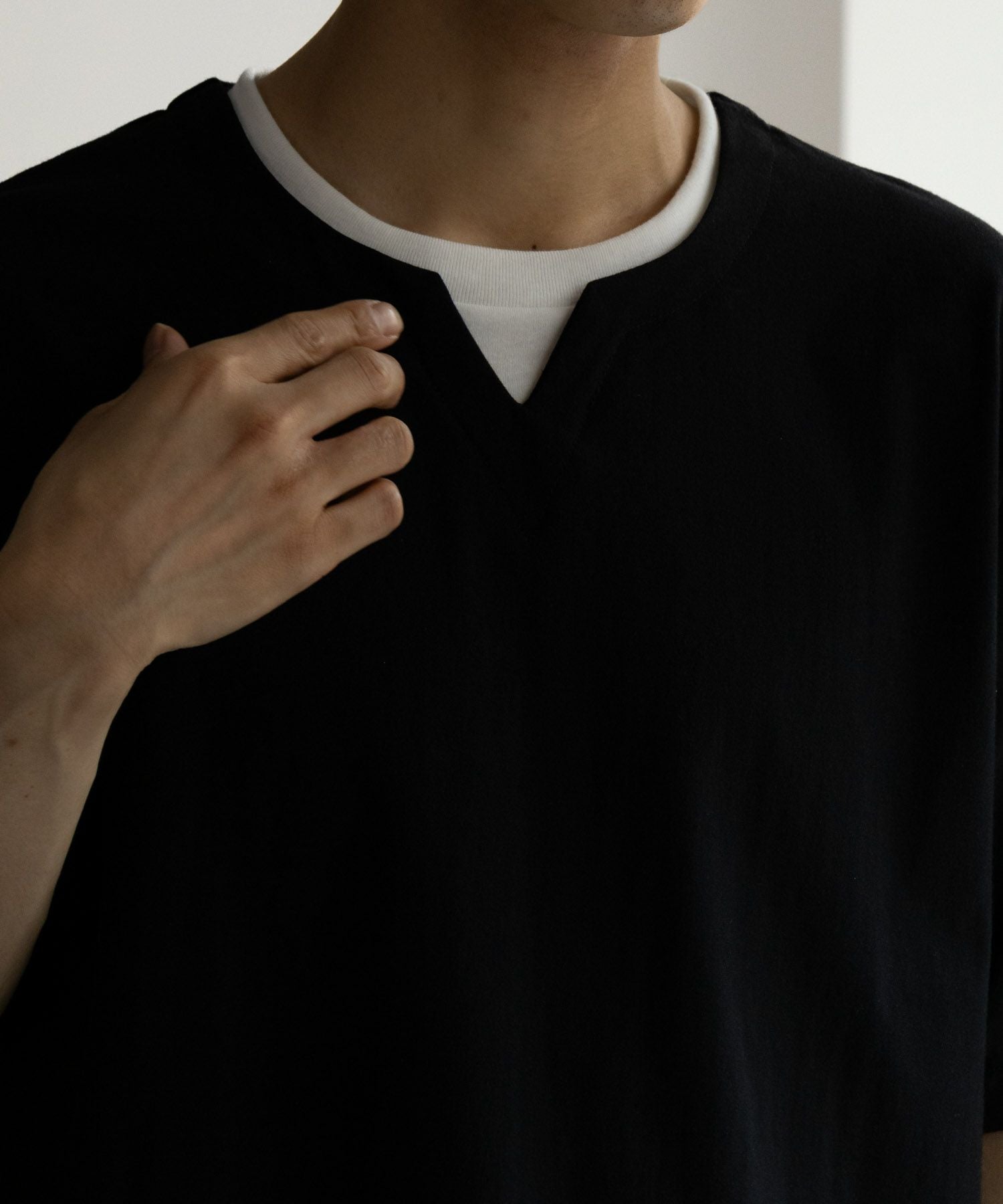 NAVY SARARI 冷感キーネックTシャツ メンズ