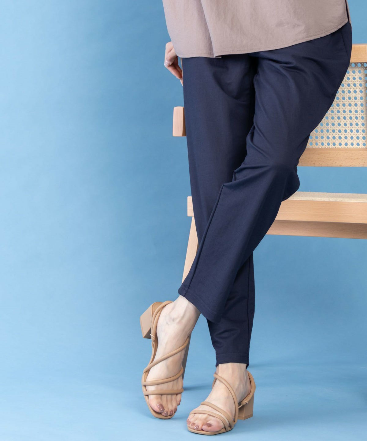 NAVY SARARI テーパードパンツ レディース