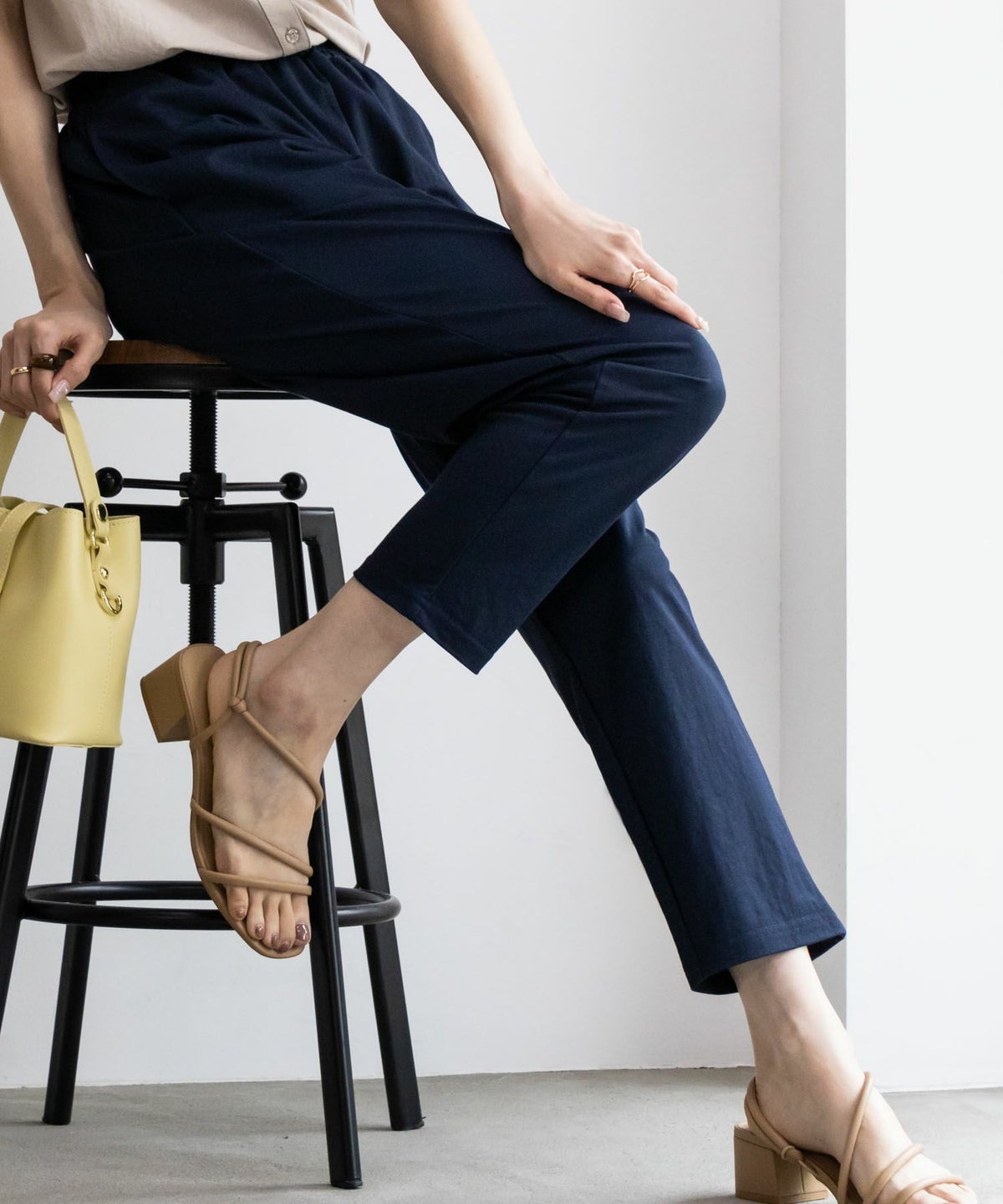 NAVY SARARI テーパードパンツ レディース