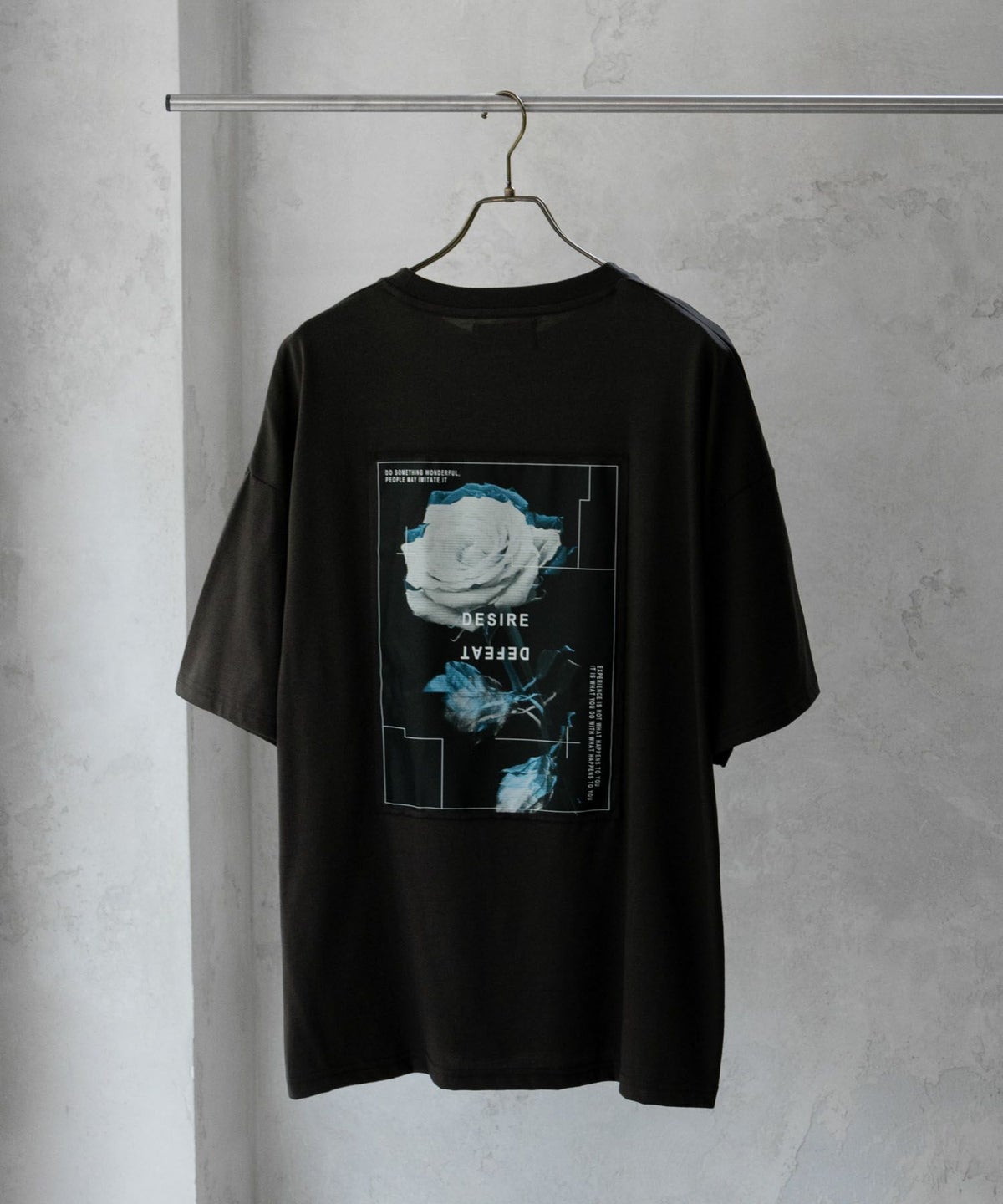 NOBLE PRODUCT フォト花プリントショートスリーブＴシャツ メンズ ネコポス 対応商品