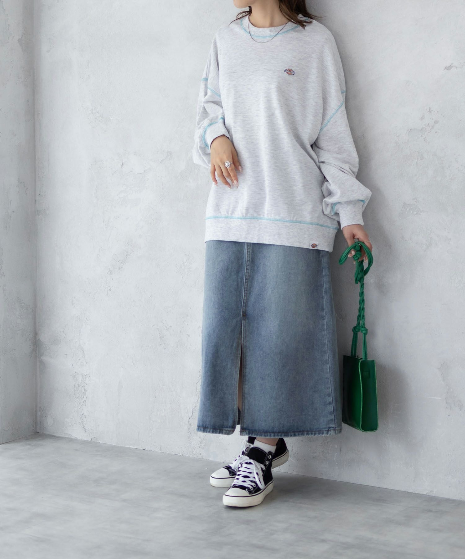 Dickies 裏毛ワッペントレーナー レディース