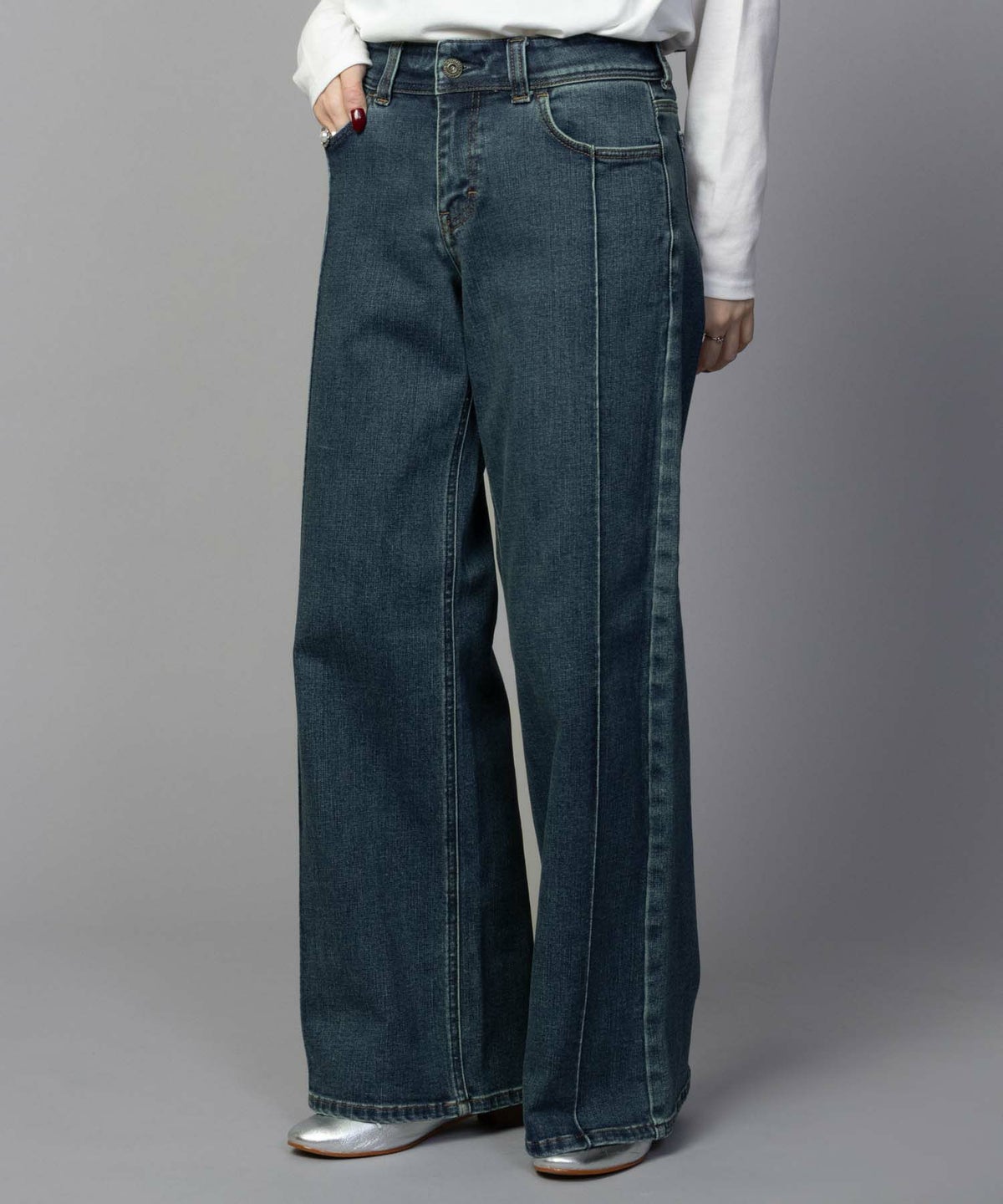 C17 タックワイドバギーデニムパンツ レディース