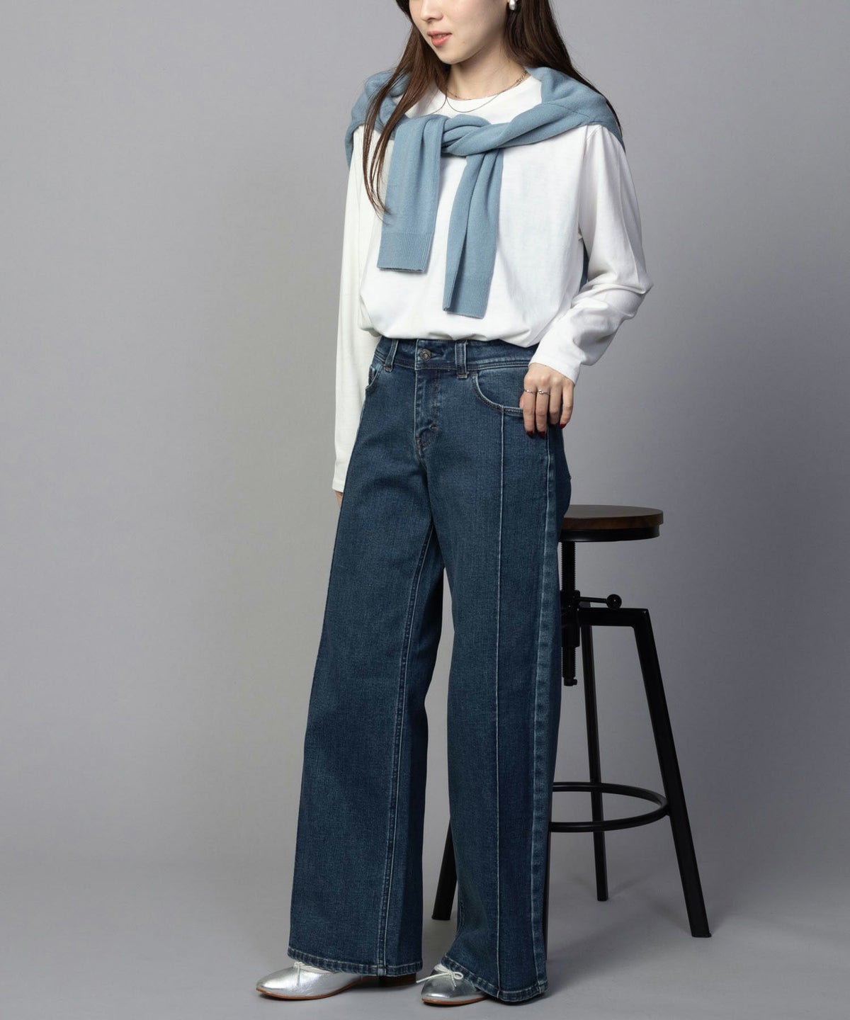 C17 タックワイドバギーデニムパンツ レディース