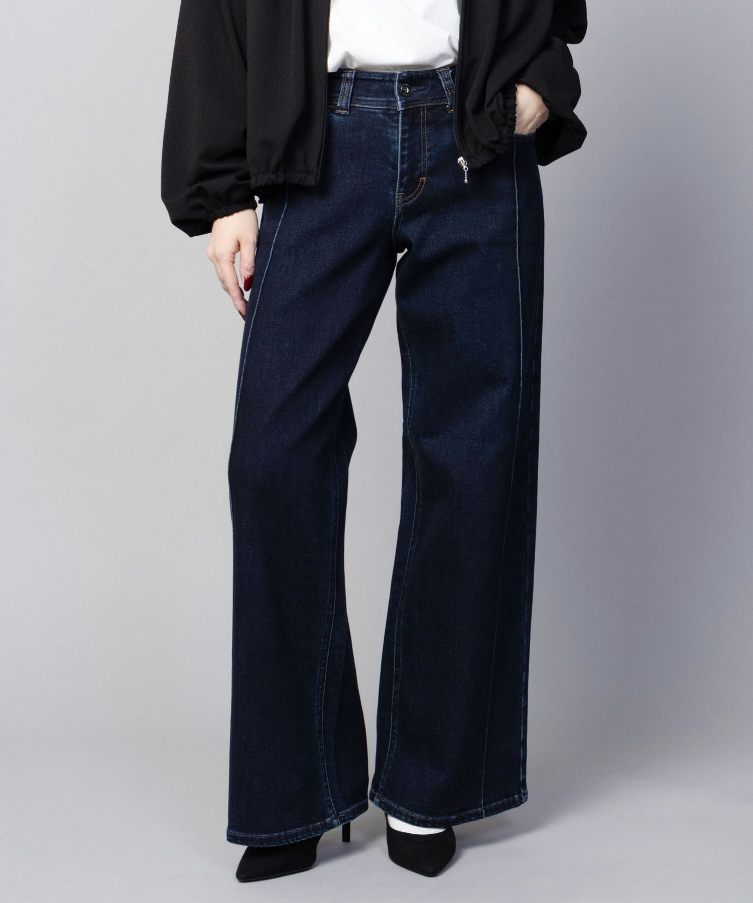 C17 タックワイドバギーデニムパンツ レディース