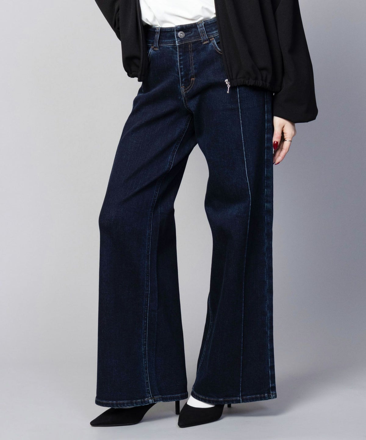 C17 タックワイドバギーデニムパンツ レディース