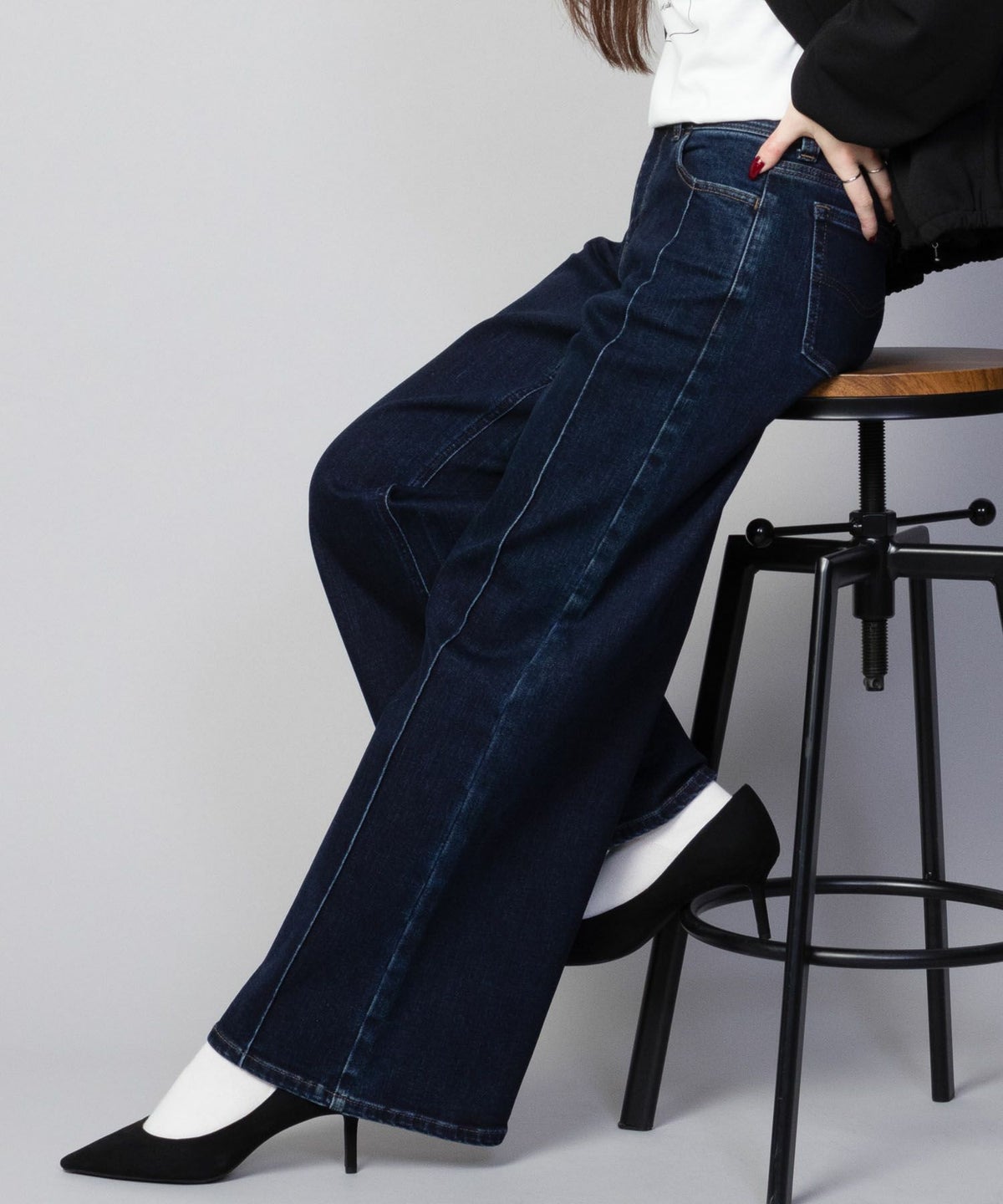 C17 タックワイドバギーデニムパンツ レディース