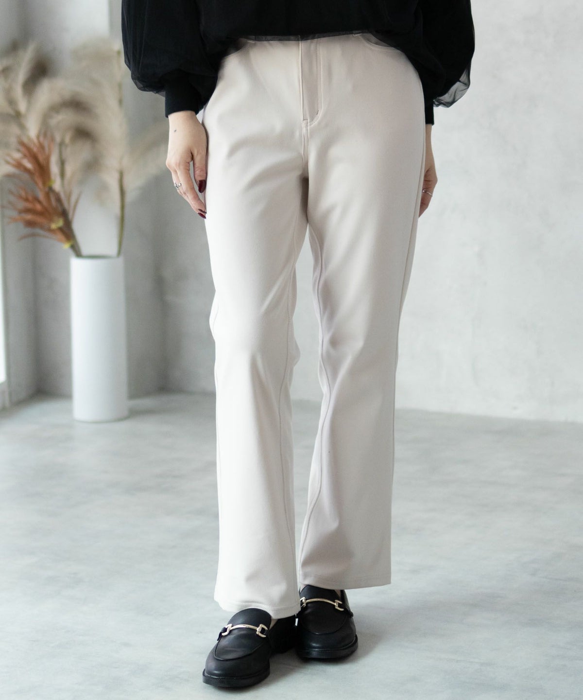 nAvy モイストタッチストレートパンツ レディース