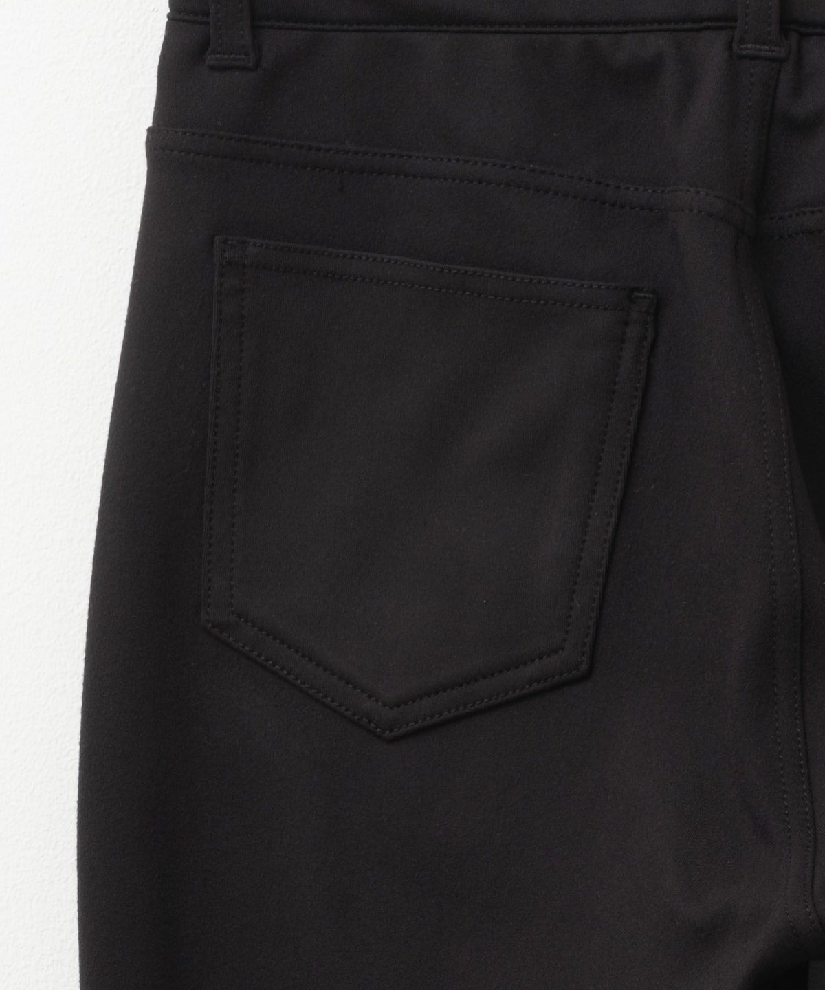 nAvy モイストタッチストレートパンツ レディース