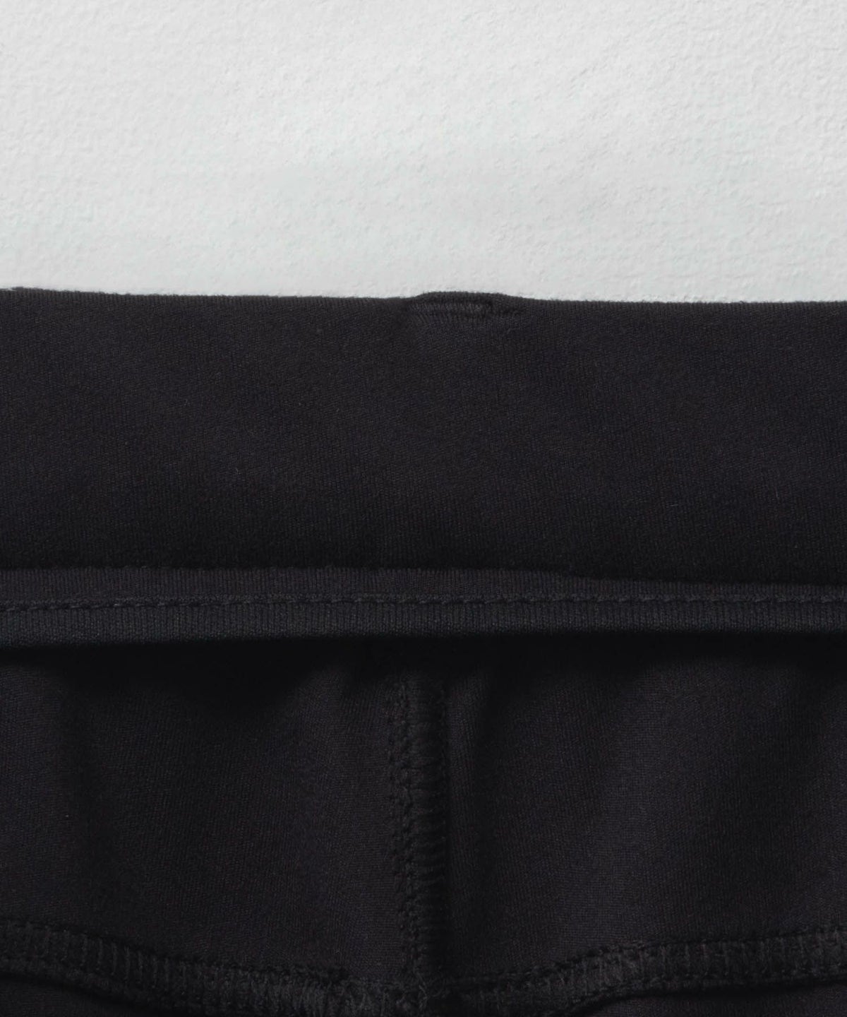 nAvy モイストタッチストレートパンツ レディース