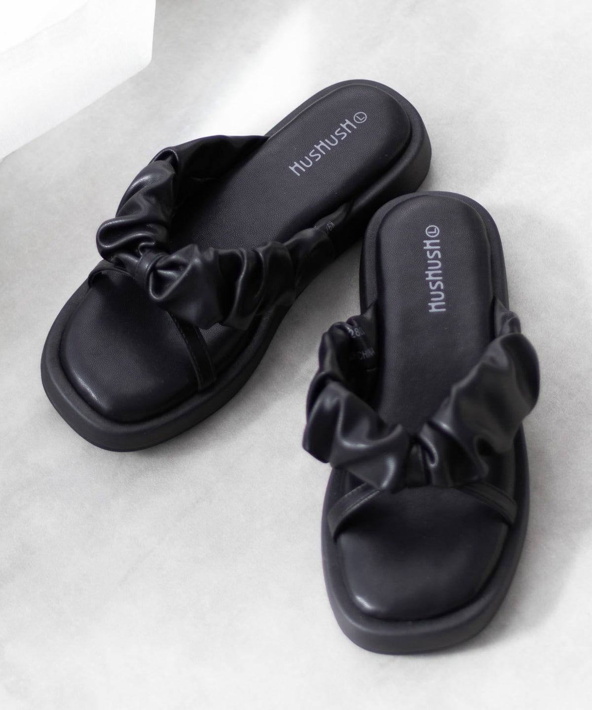 HusHusH クシュクシュサンダル レディース