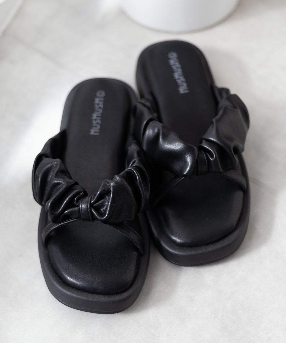 HusHusH クシュクシュサンダル レディース