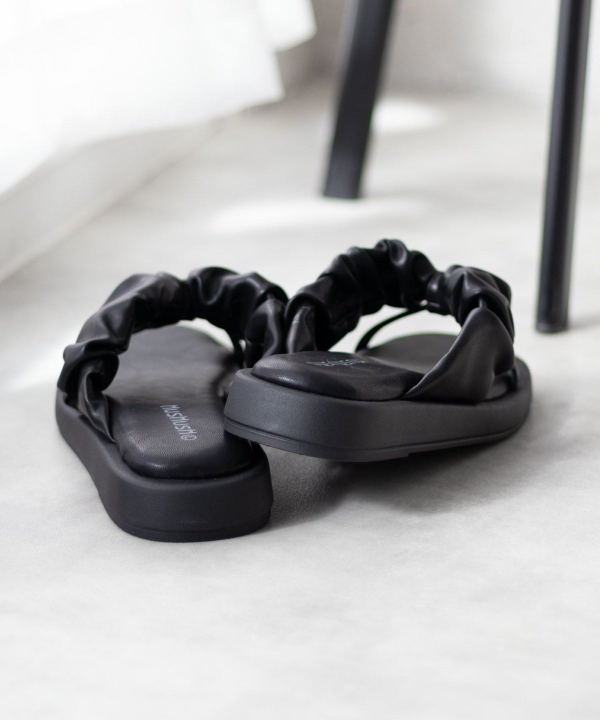 HusHusH クシュクシュサンダル レディース