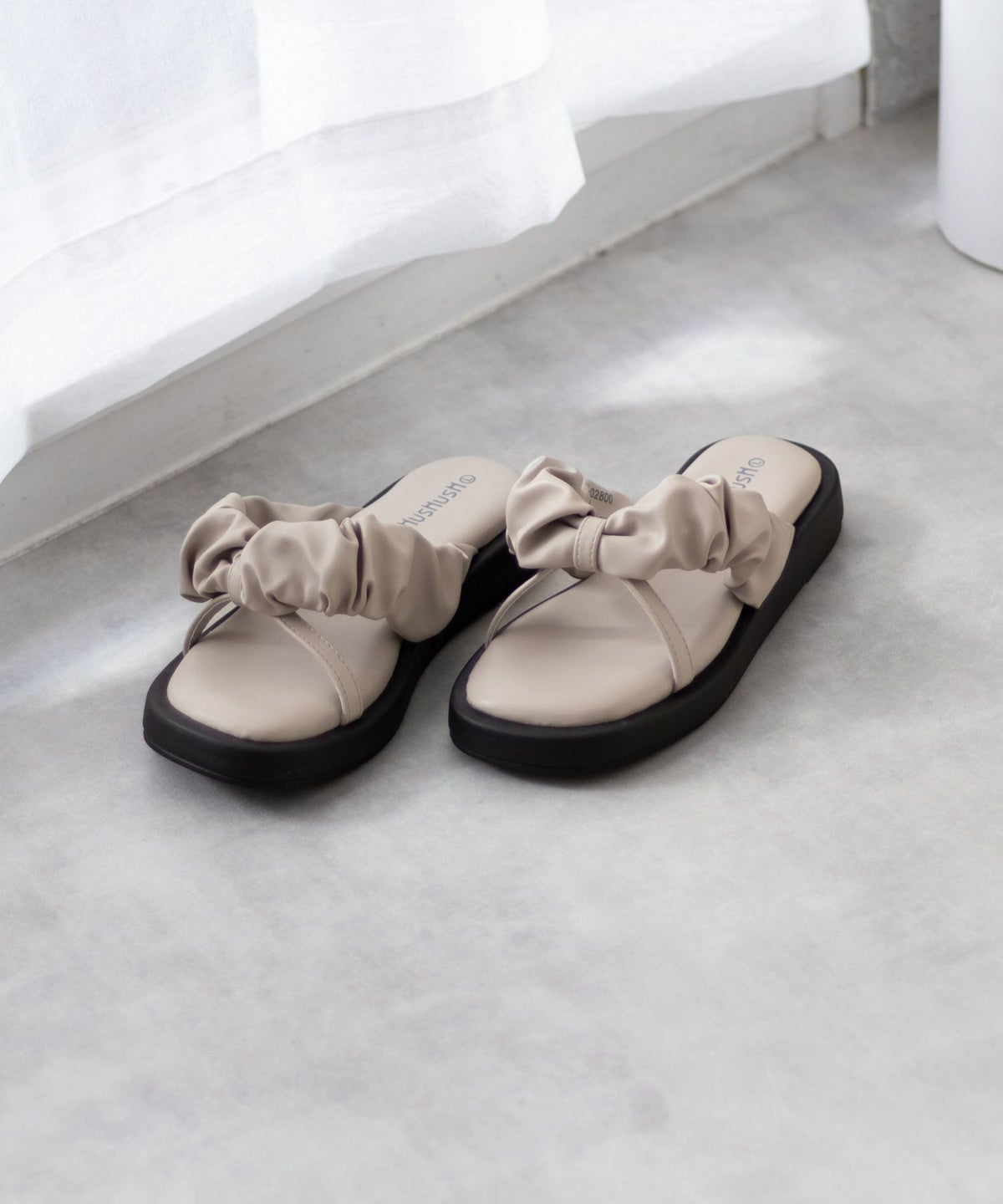 HusHusH クシュクシュサンダル レディース