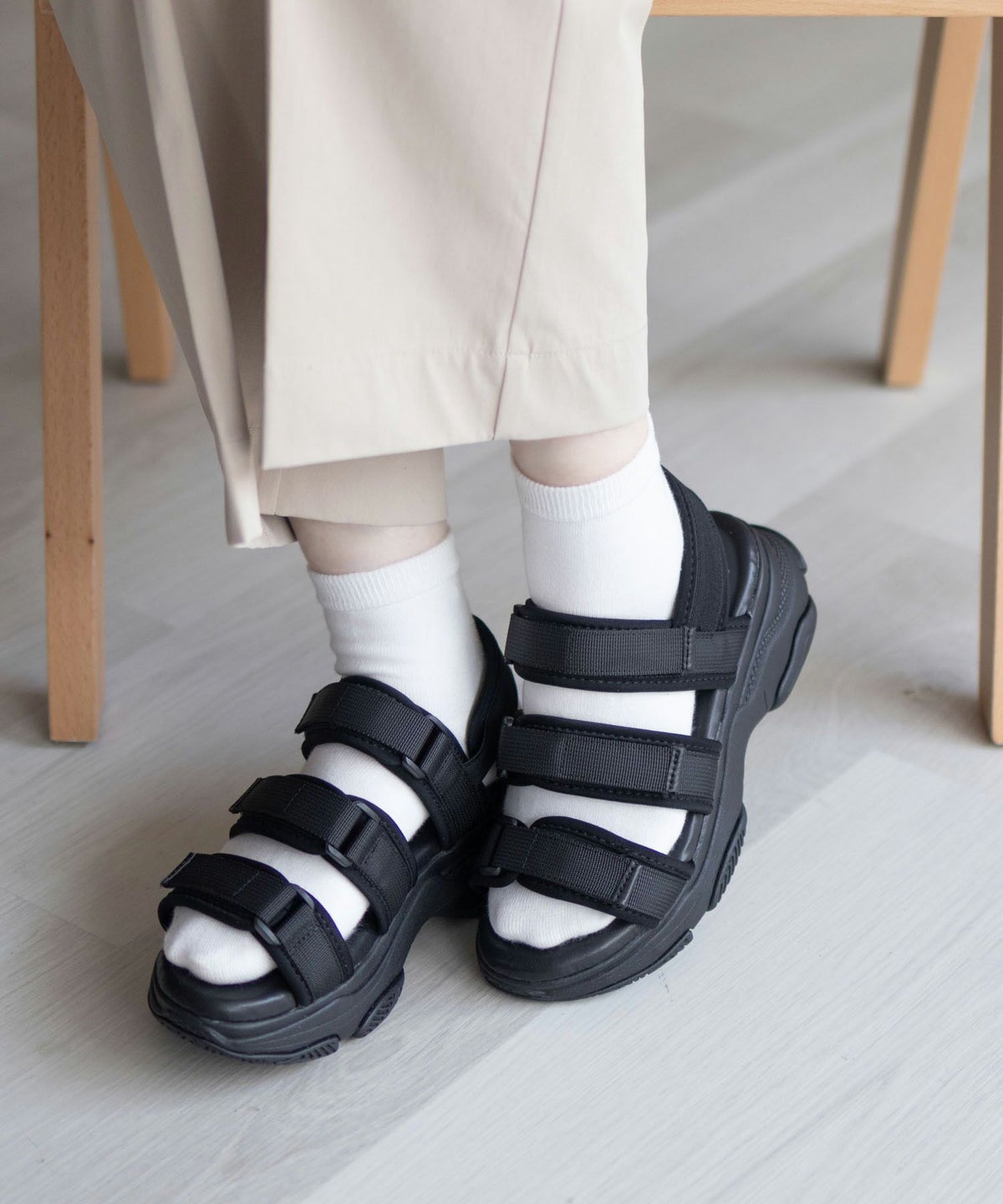 HusHusH テープ使いスポーツサンダル レディース