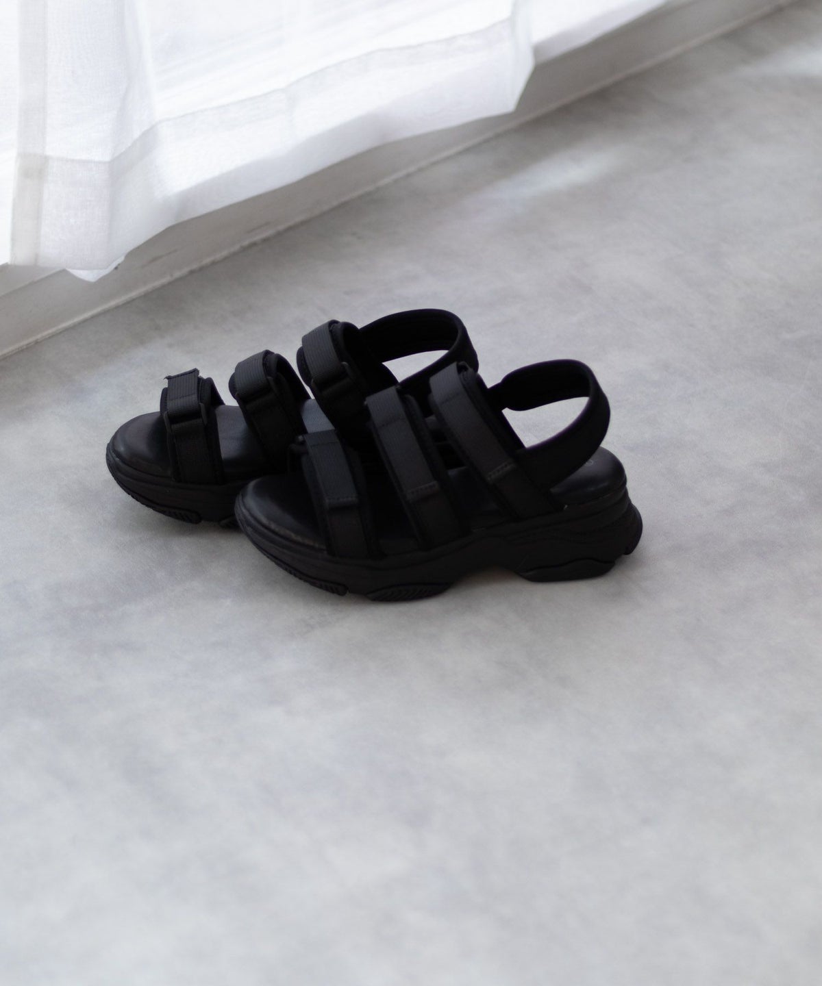 HusHusH テープ使いスポーツサンダル レディース