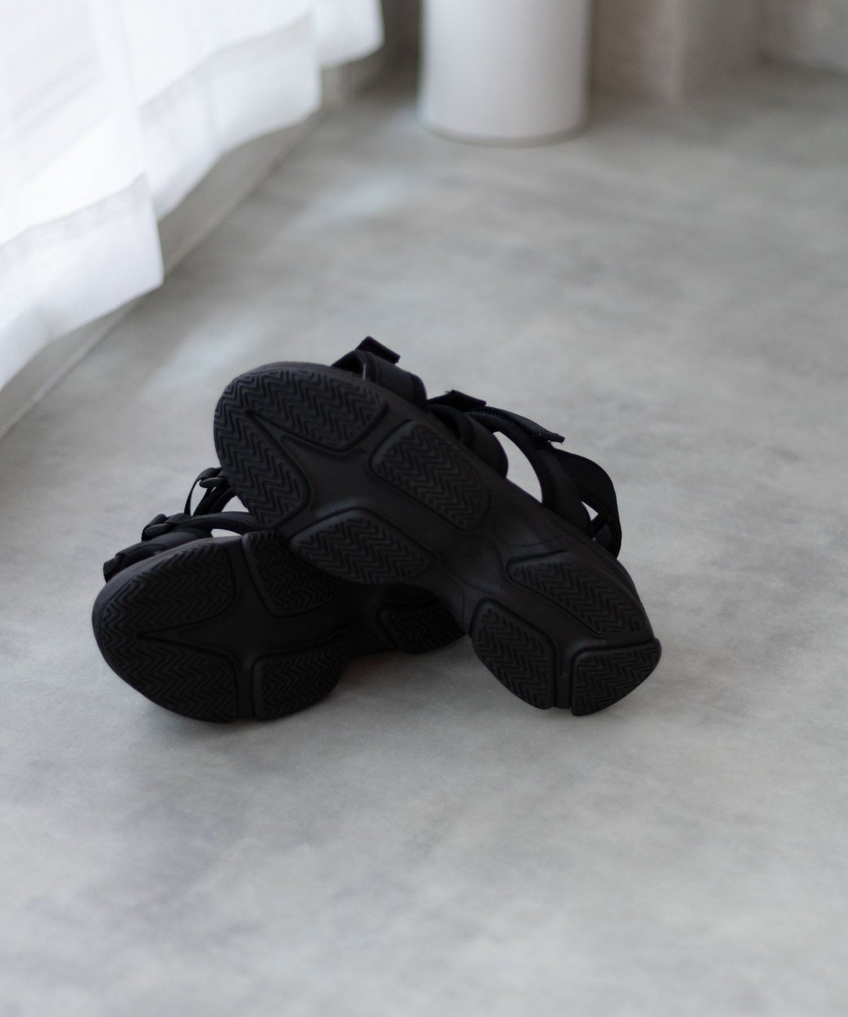 HusHusH テープ使いスポーツサンダル レディース