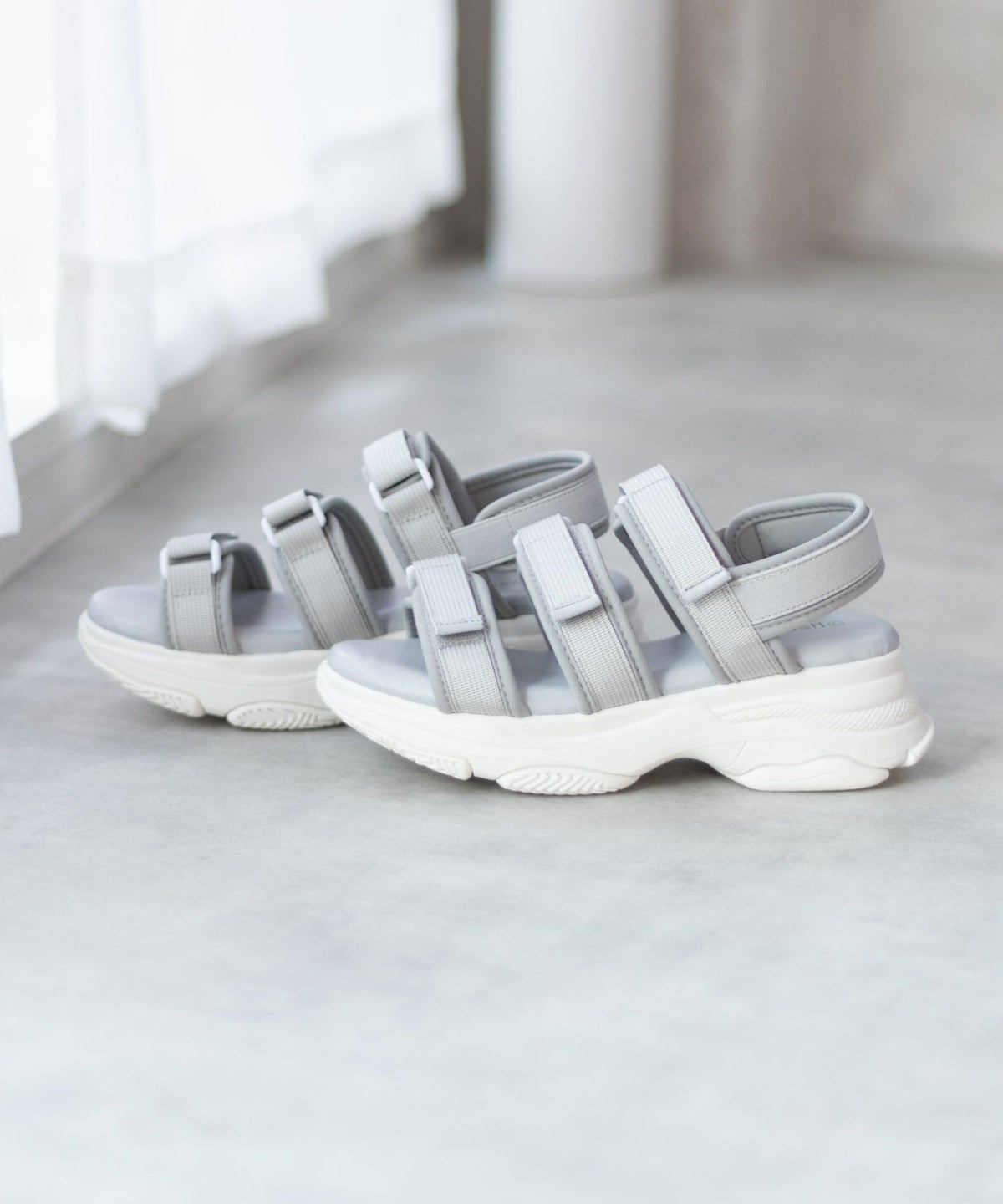 HusHusH テープ使いスポーツサンダル レディース