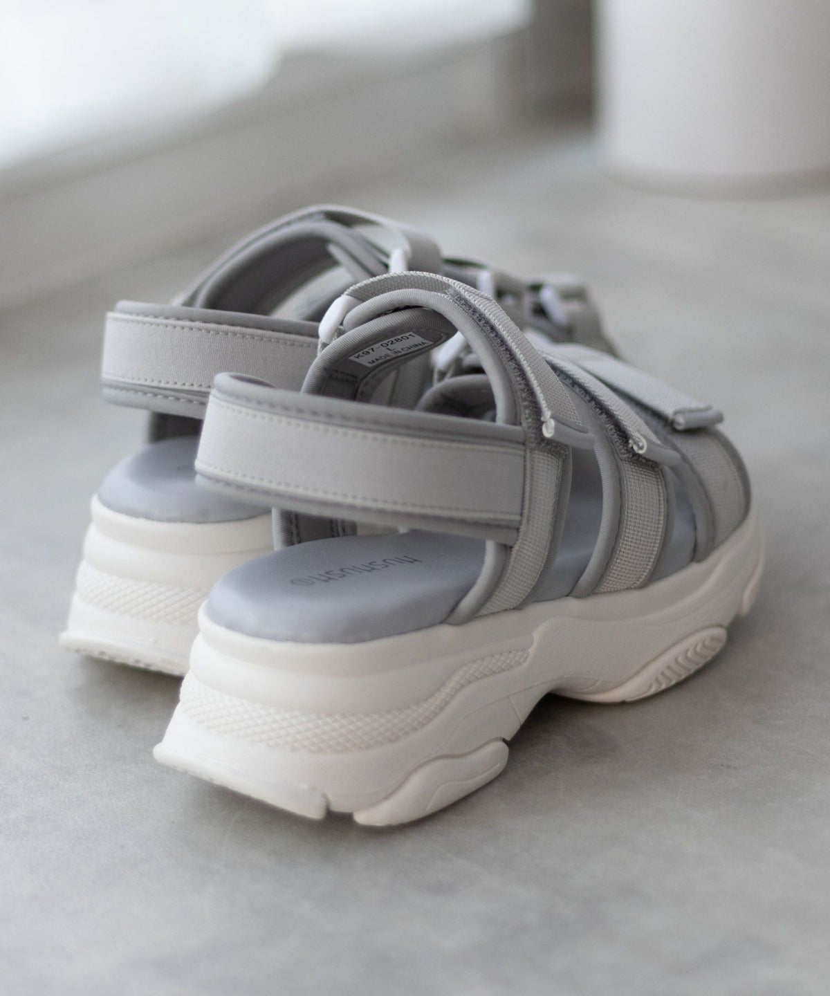 HusHusH テープ使いスポーツサンダル レディース