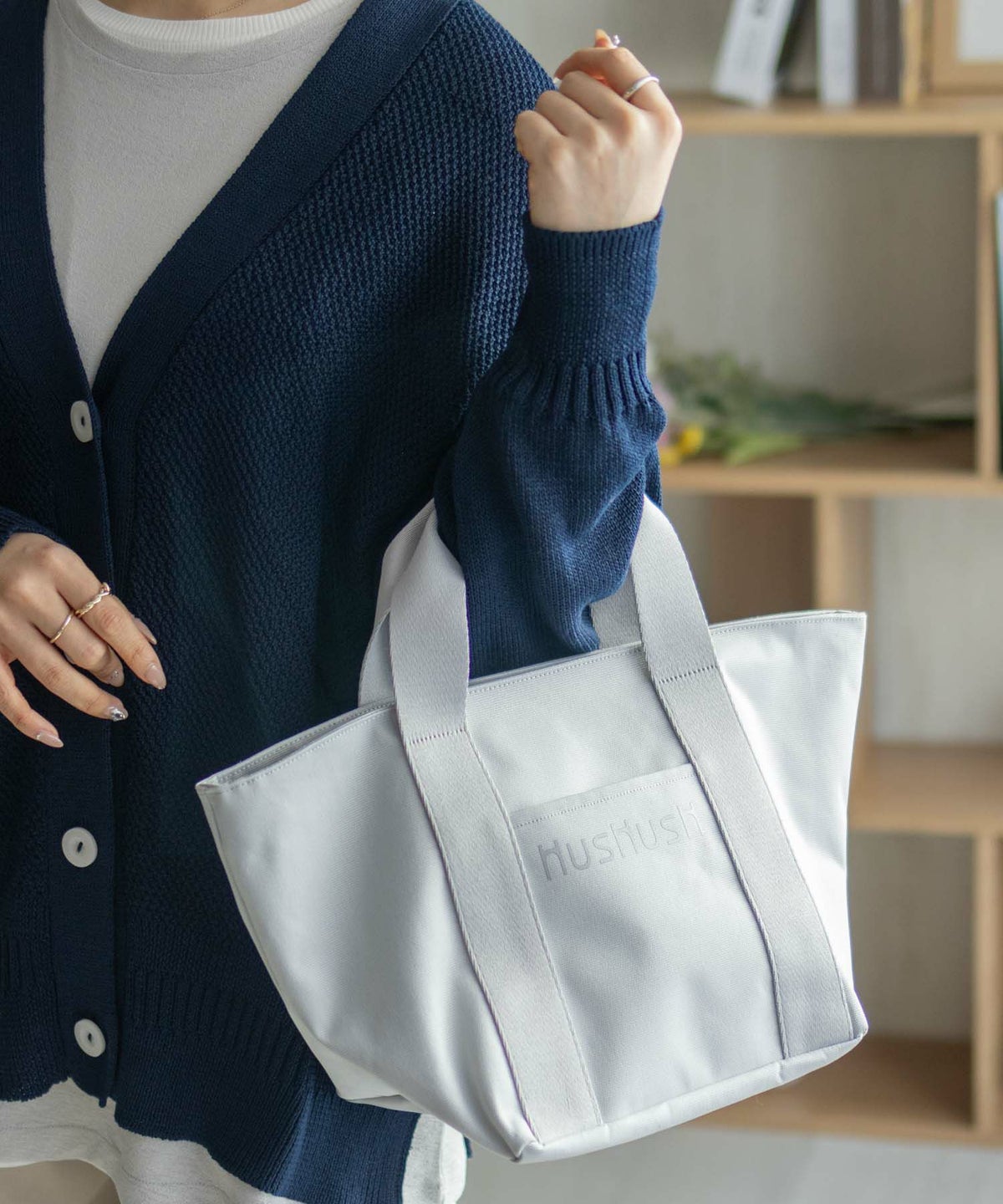 HusHusH ロゴ入り手提げトートバッグ