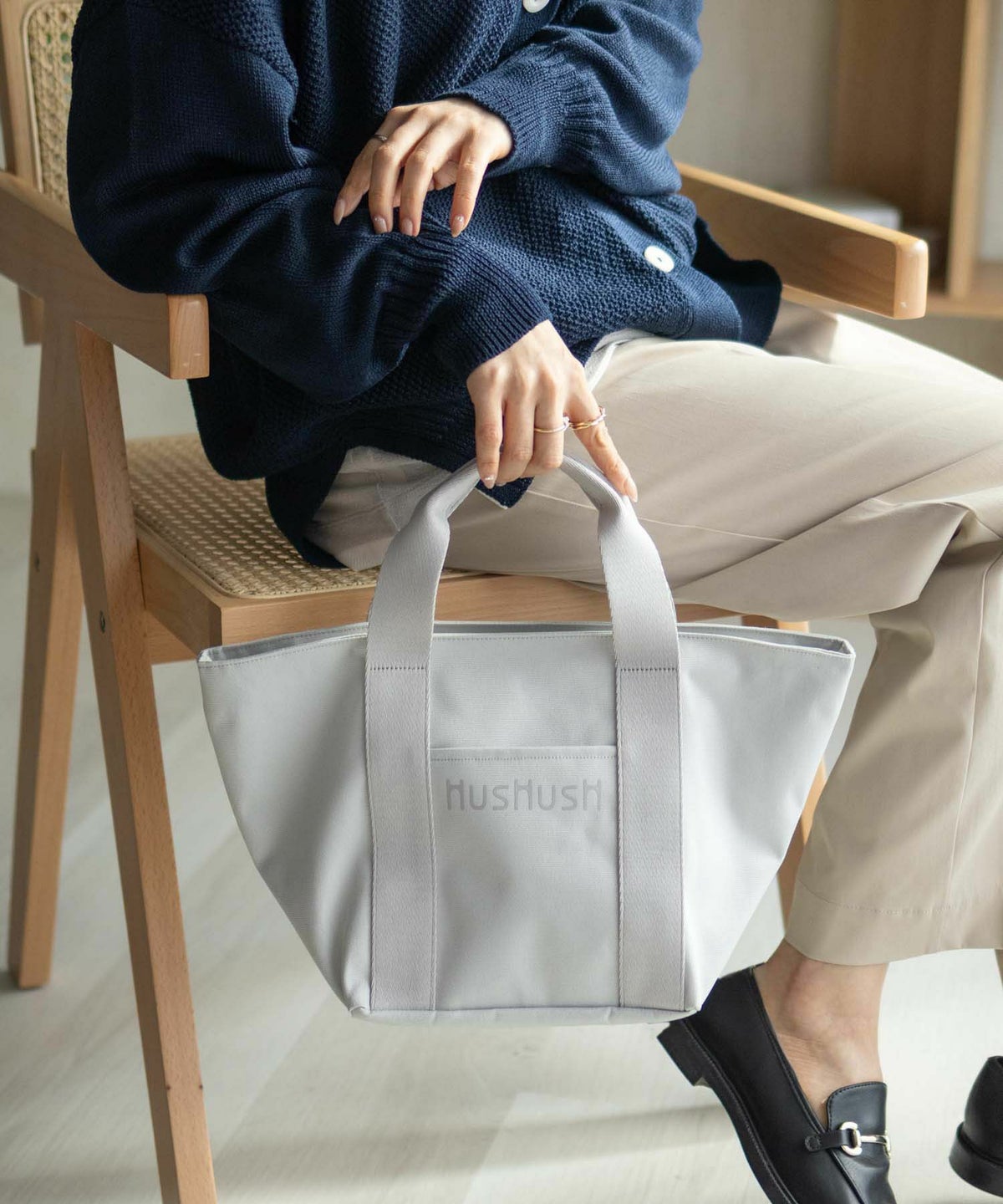 HusHusH ロゴ入り手提げトートバッグ