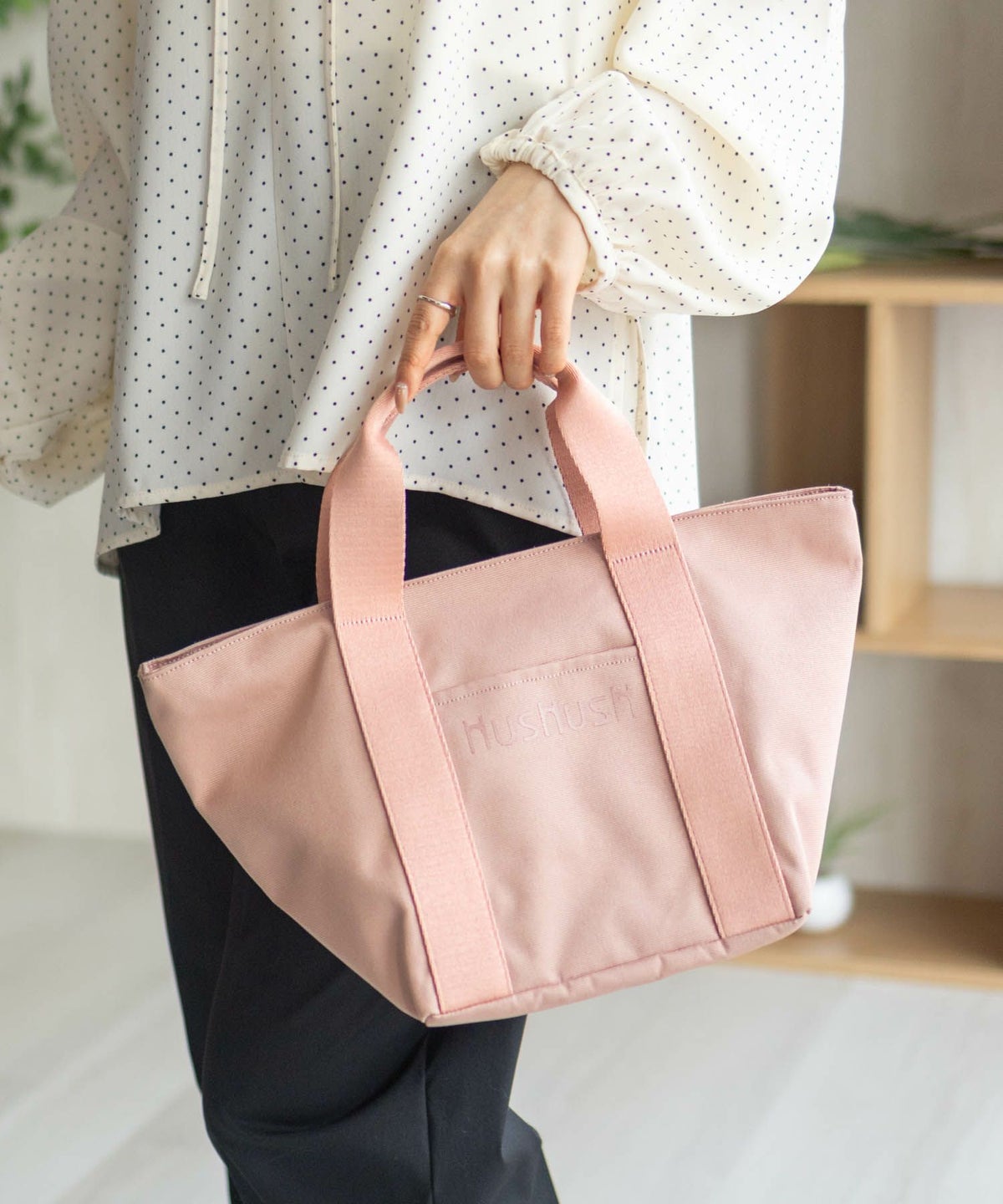HusHusH ロゴ入り手提げトートバッグ