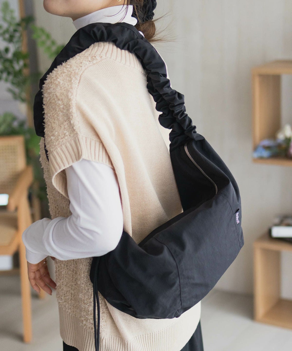 HusHusH ギャザーショルダーバッグ