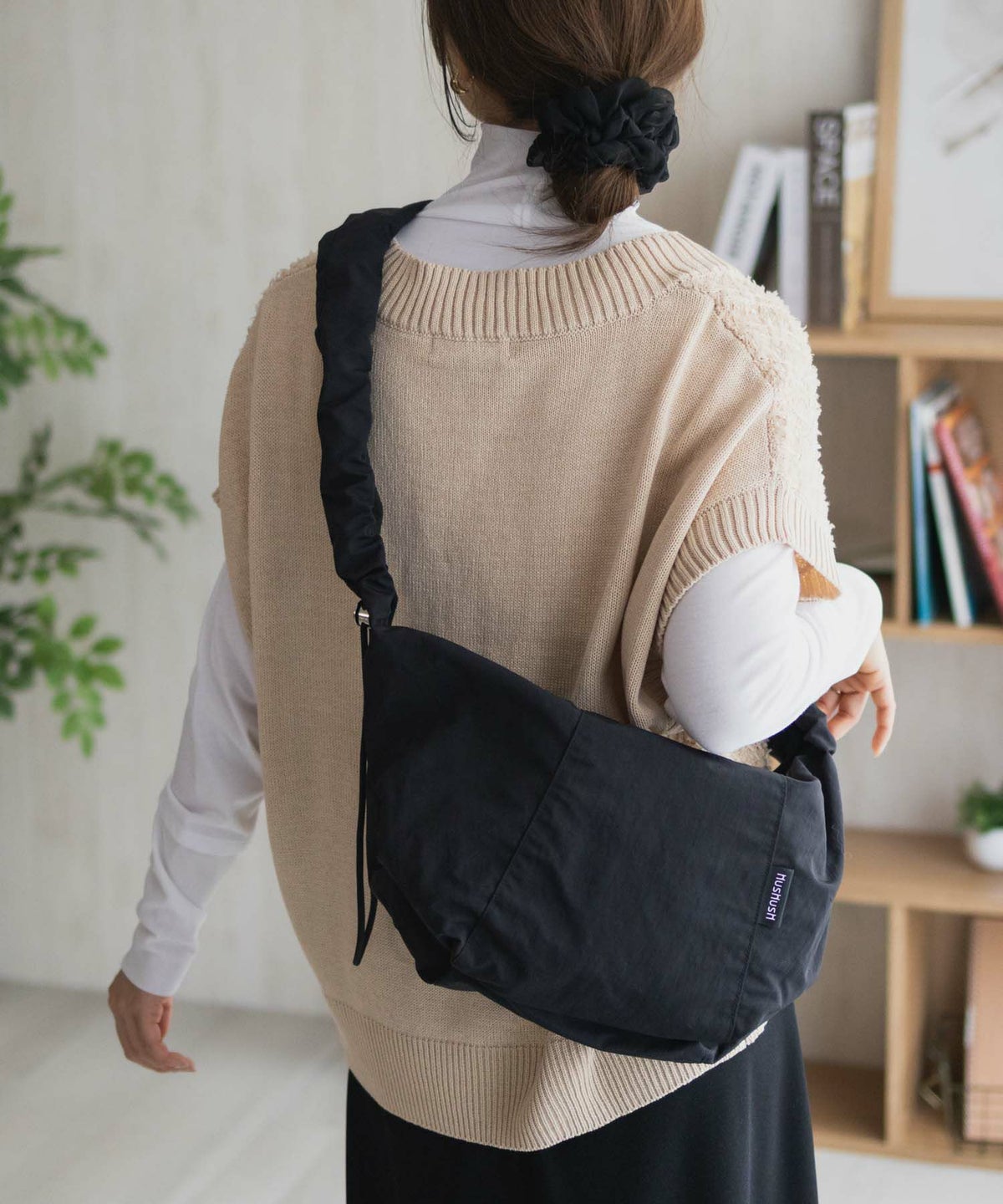 HusHusH ギャザーショルダーバッグ