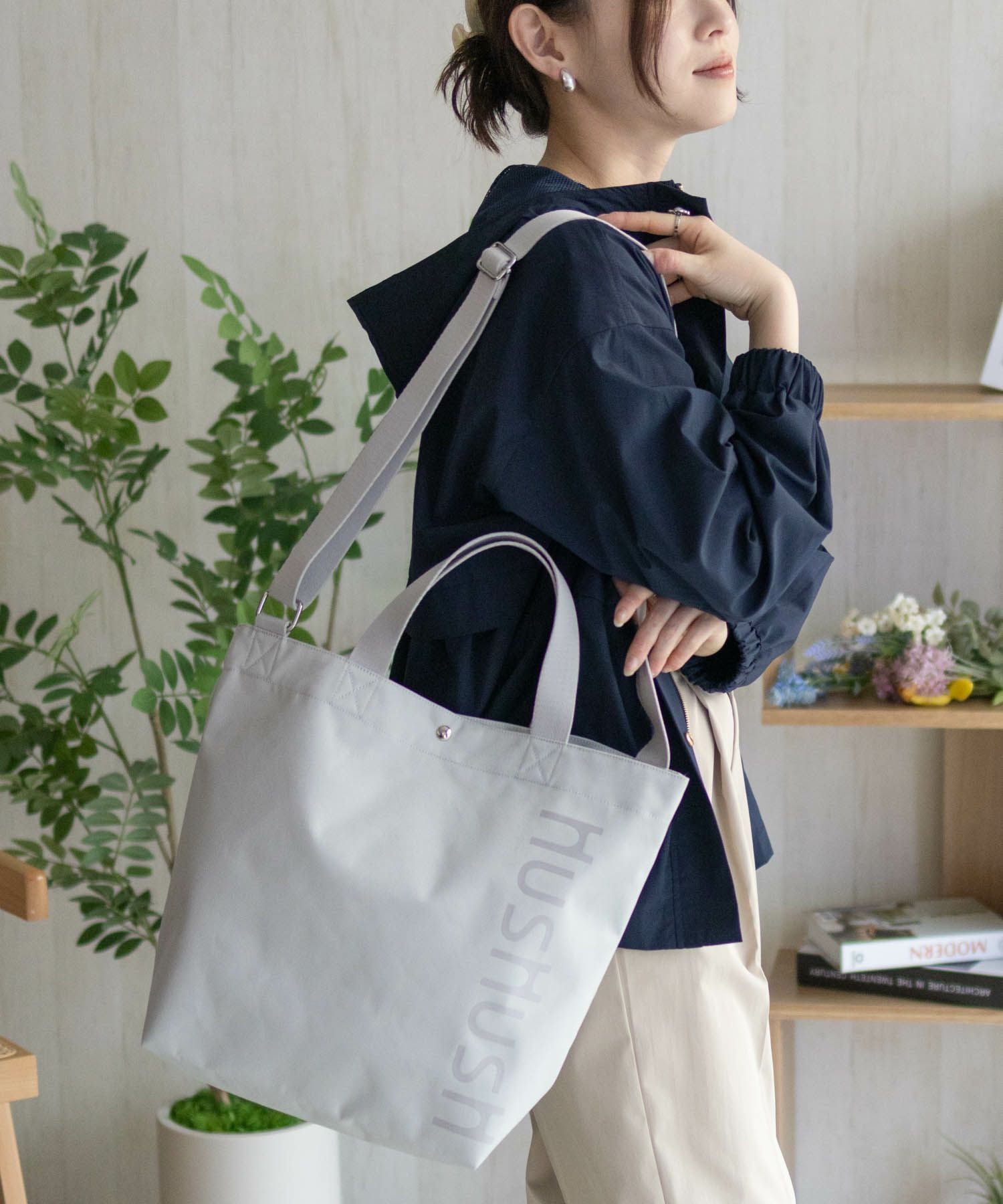 HusHusH ロゴ入りトートバッグ