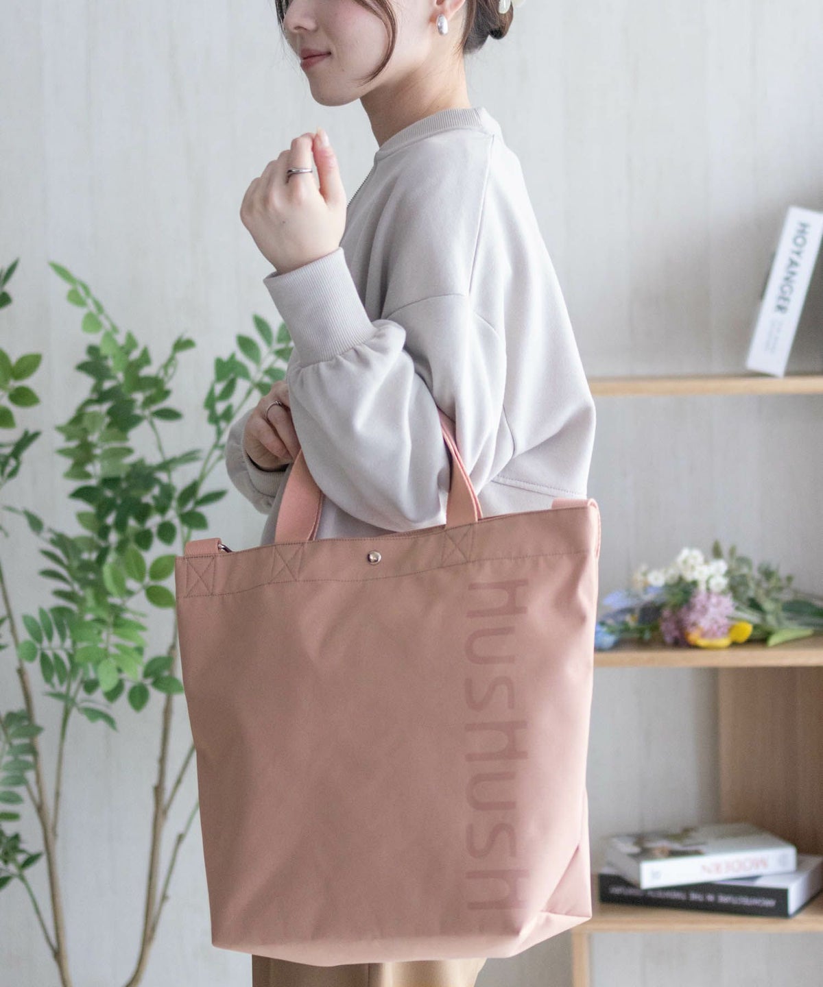 HusHusH ロゴ入りトートバッグ