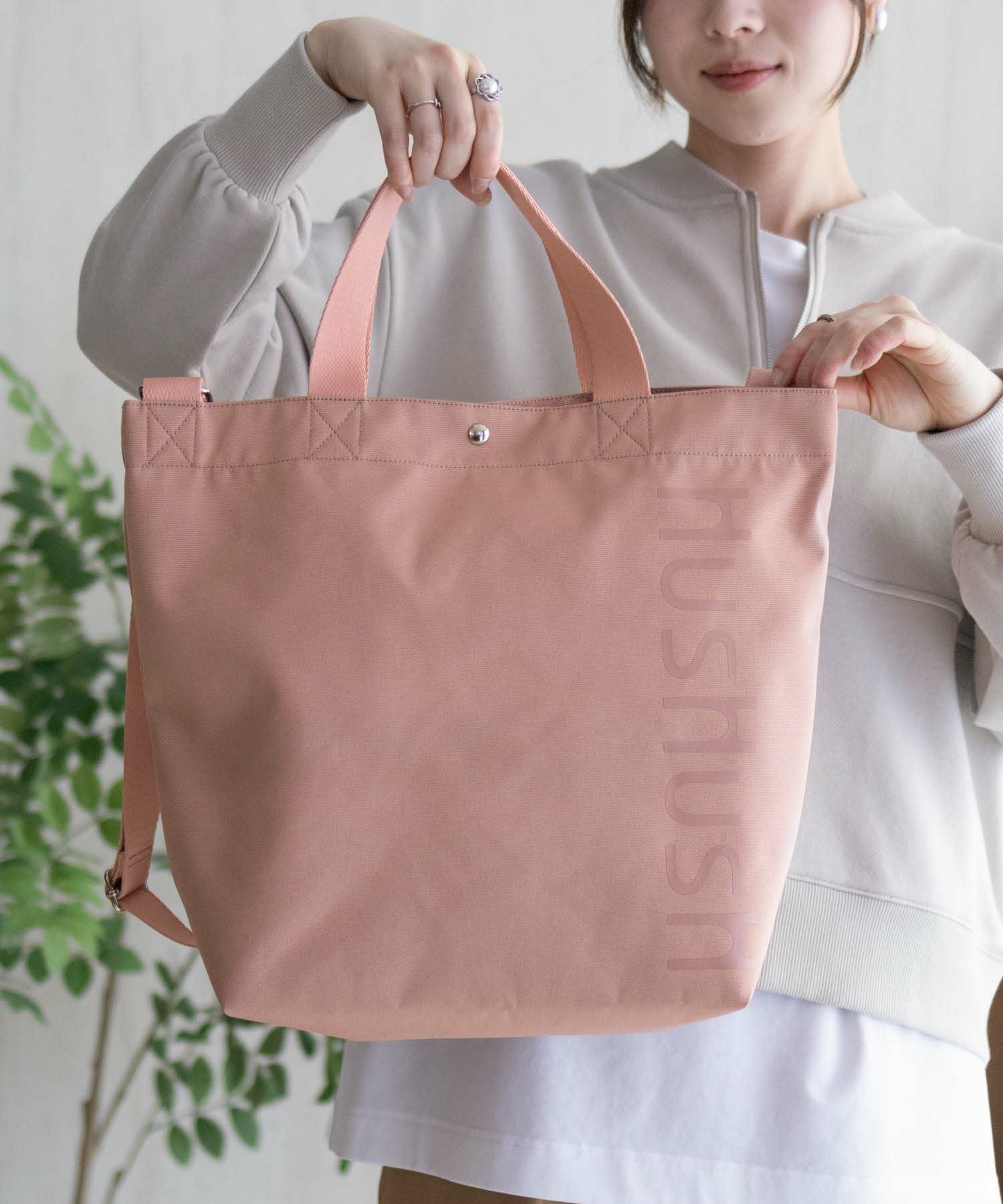 HusHusH ロゴ入りトートバッグ