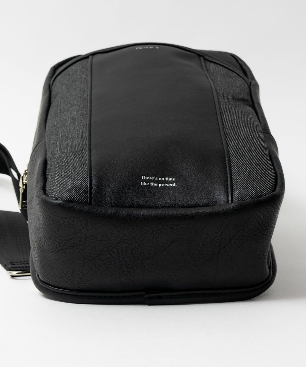 NAVY ポリデニム・合皮切替ボディバッグ