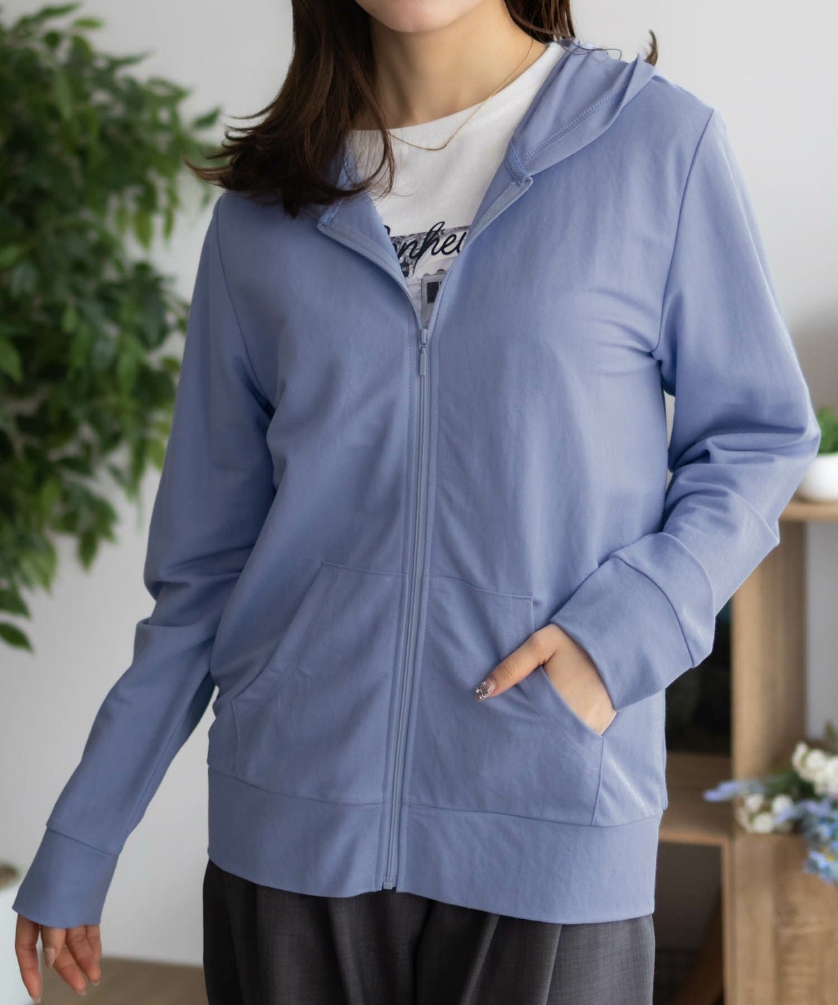 nAvy SARARI UVパーカー レディース