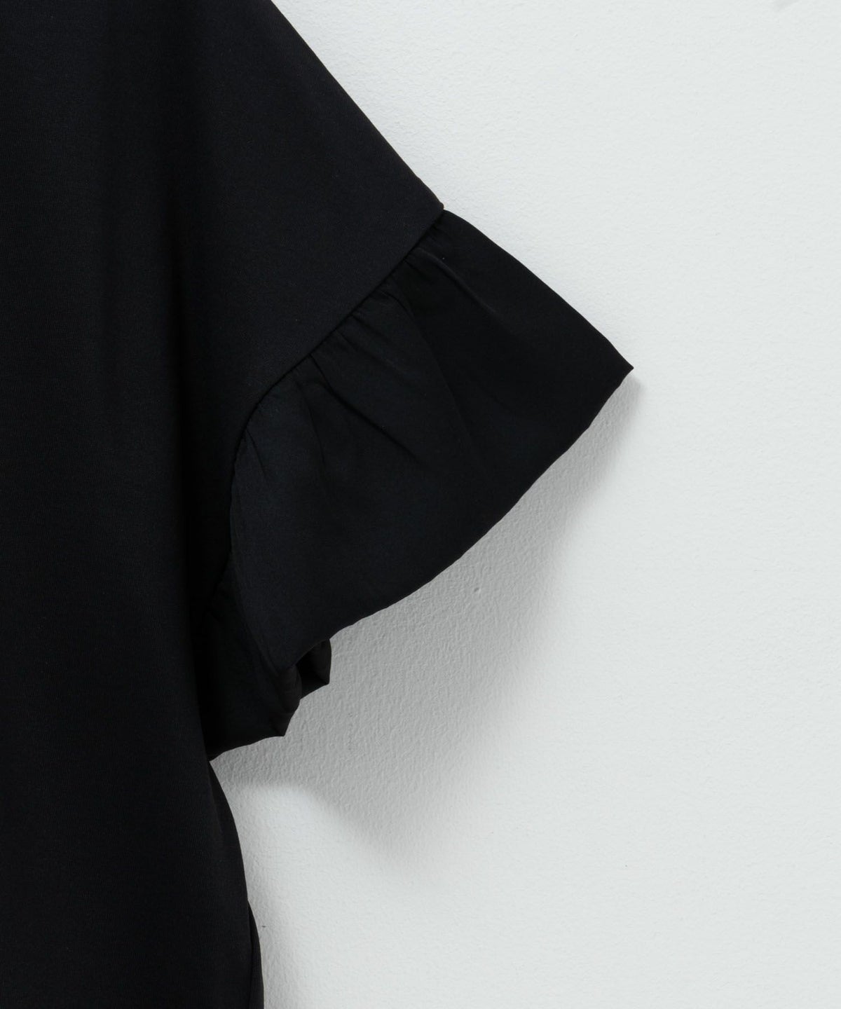 HusHusH 袖フリルプルオーバー レディース ネコポス 対応商品