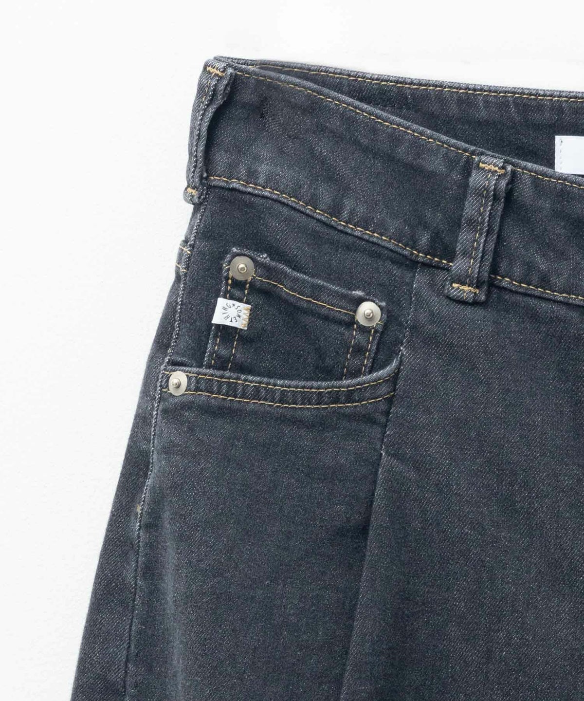 SOMETHING HANA タックカーブデニムパンツ レディース