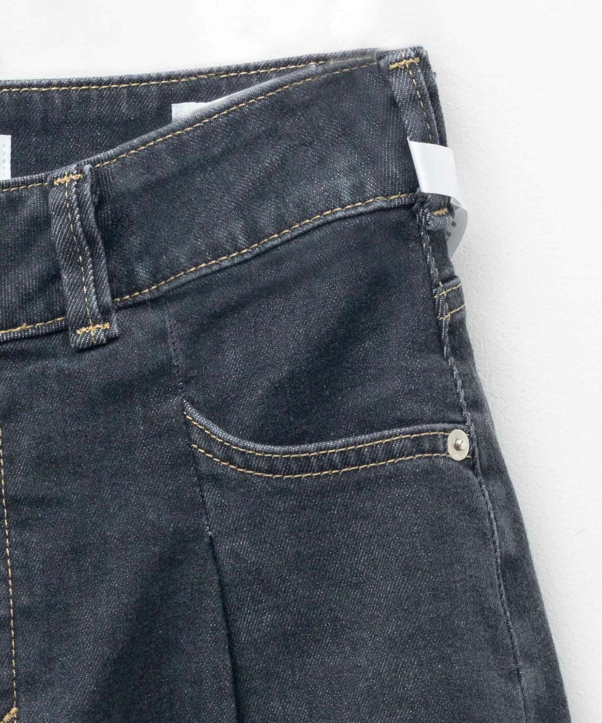 SOMETHING HANA タックカーブデニムパンツ レディース