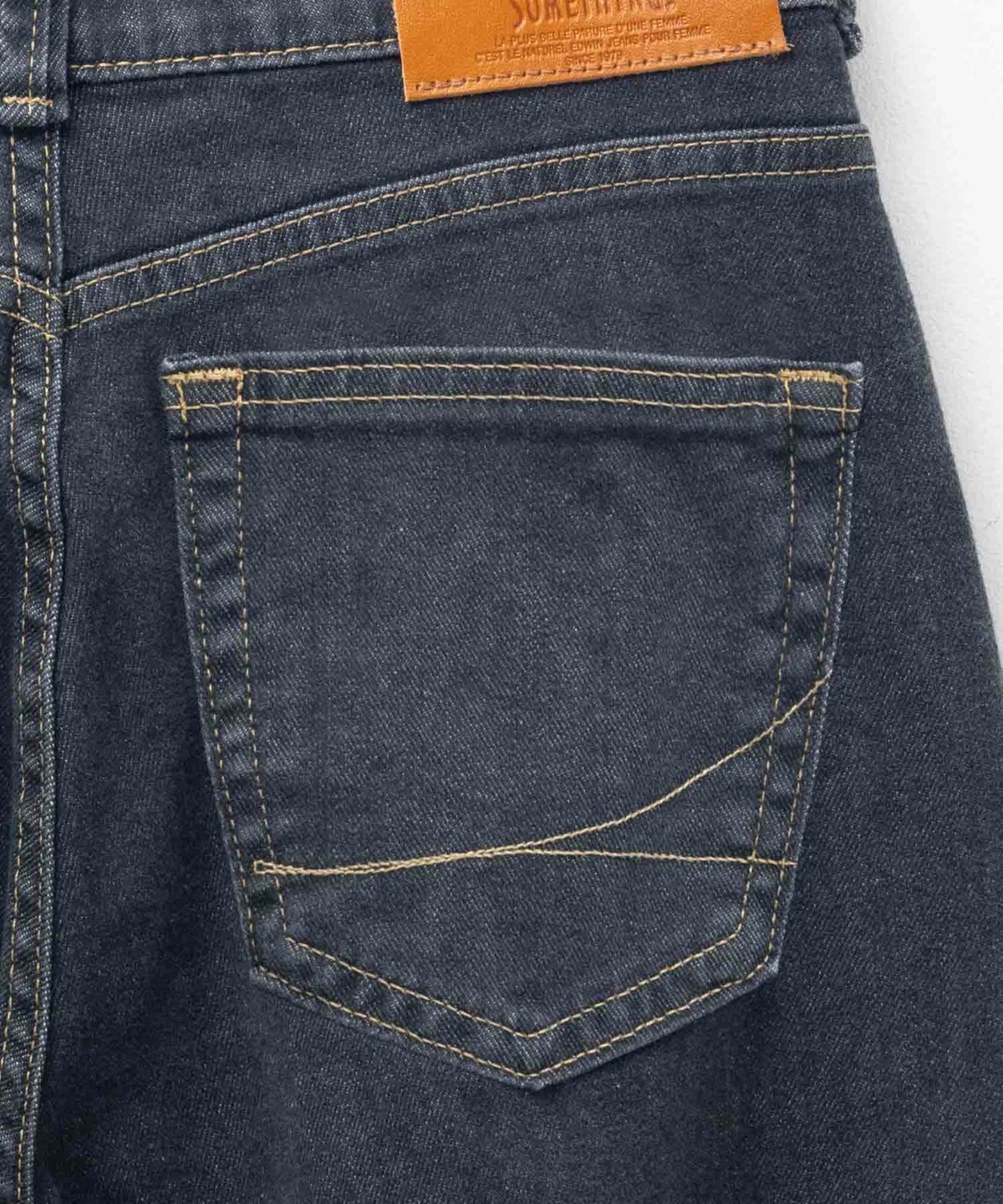 SOMETHING HANA タックカーブデニムパンツ レディース