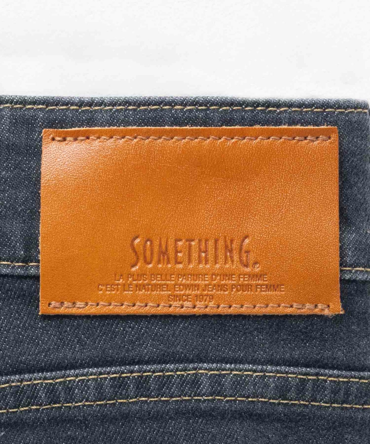 SOMETHING HANA タックカーブデニムパンツ レディース