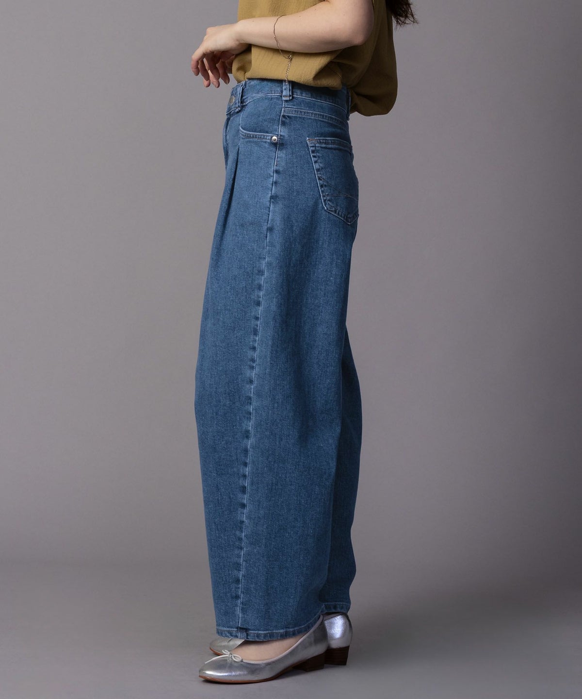 SOMETHING HANAタックカーブデニムパンツ レディース