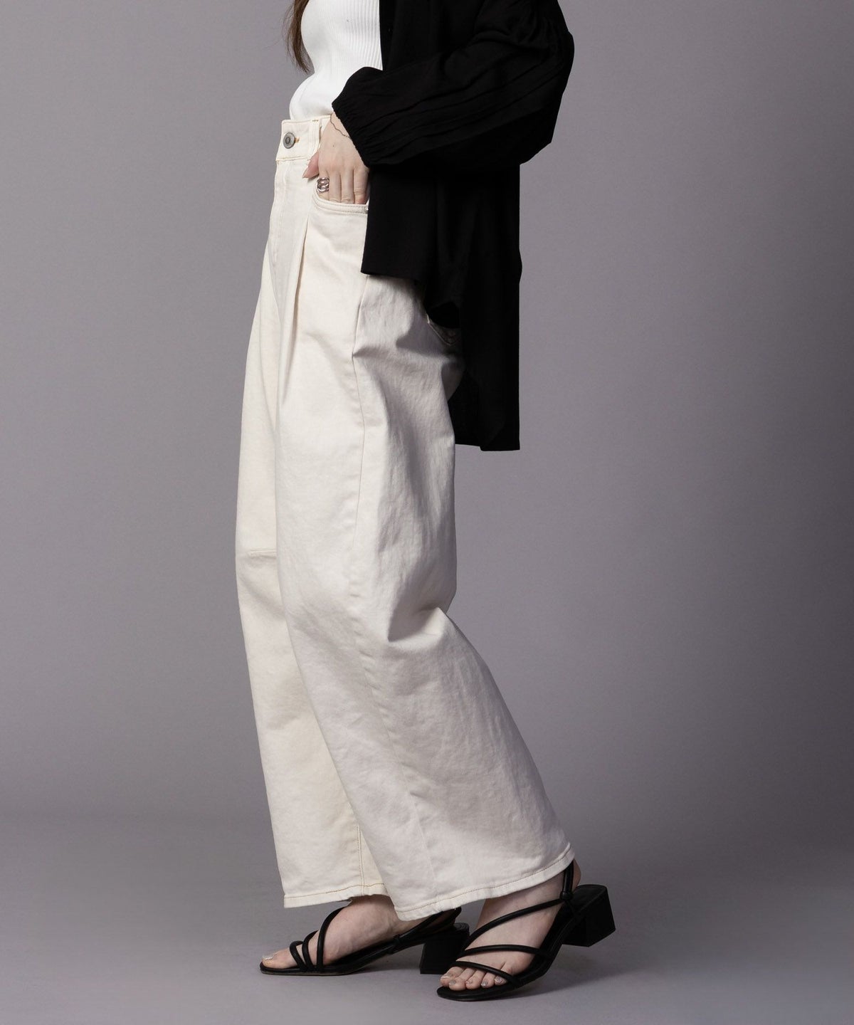 SOMETHING HANAタックカーブデニムパンツ レディース