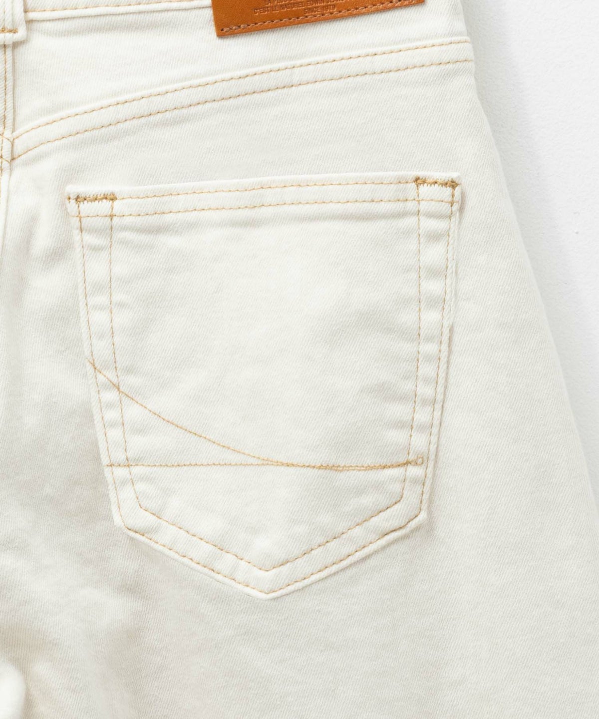 SOMETHING HANAタックカーブデニムパンツ レディース