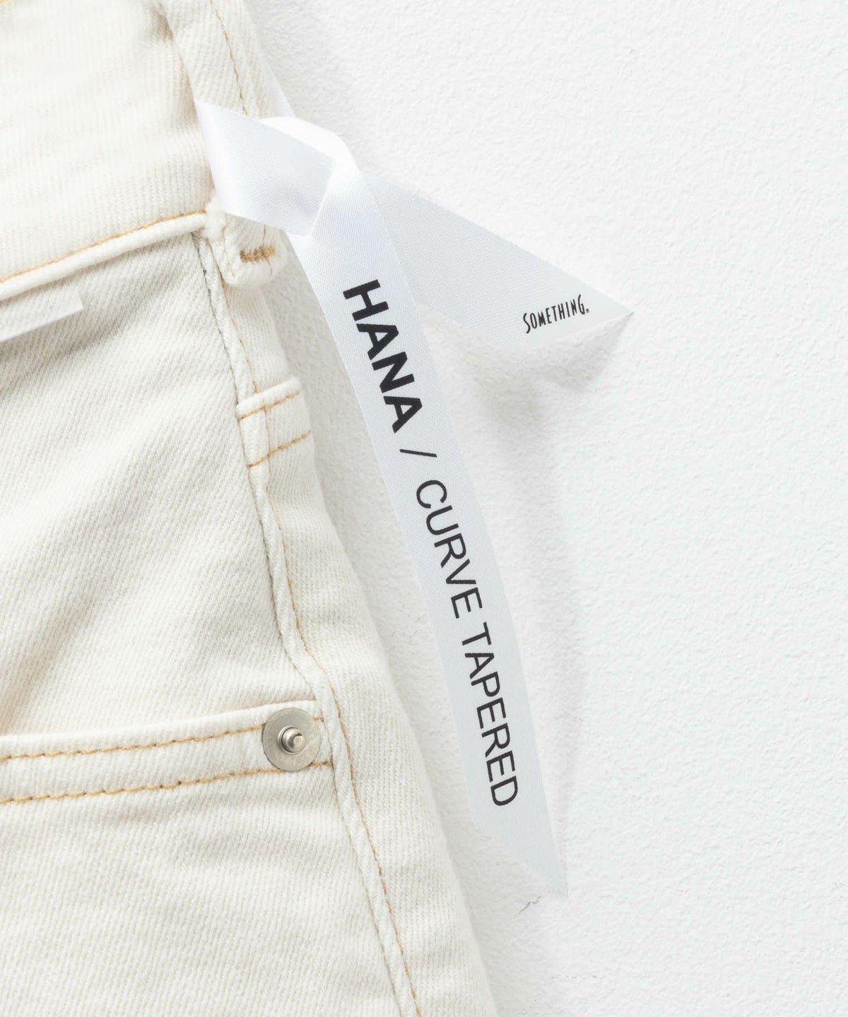 SOMETHING HANAタックカーブデニムパンツ レディース