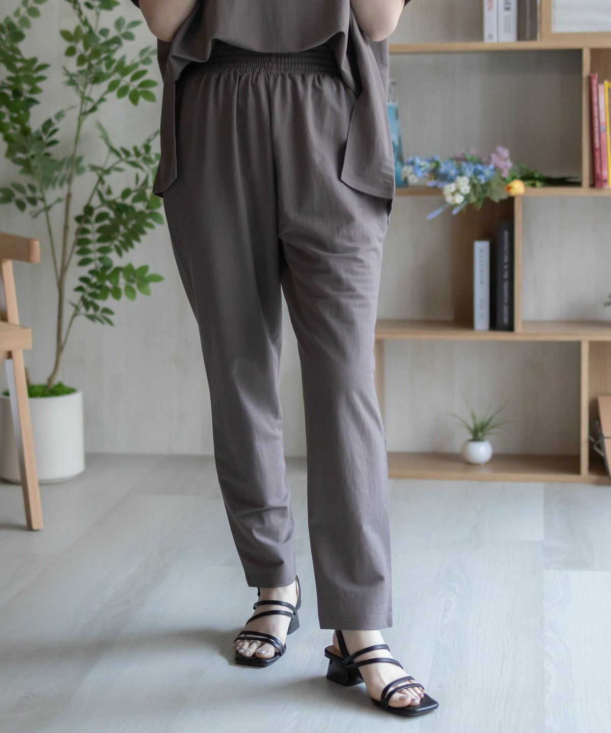 nAvy SARARI テーパードパンツ レディース