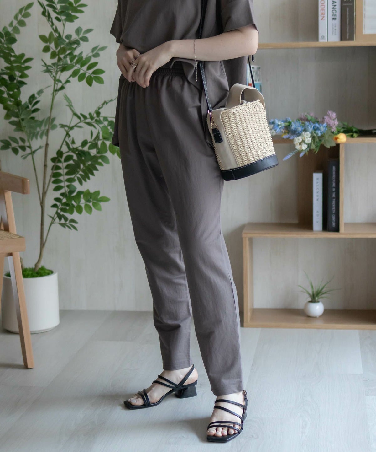 nAvy SARARI テーパードパンツ レディース