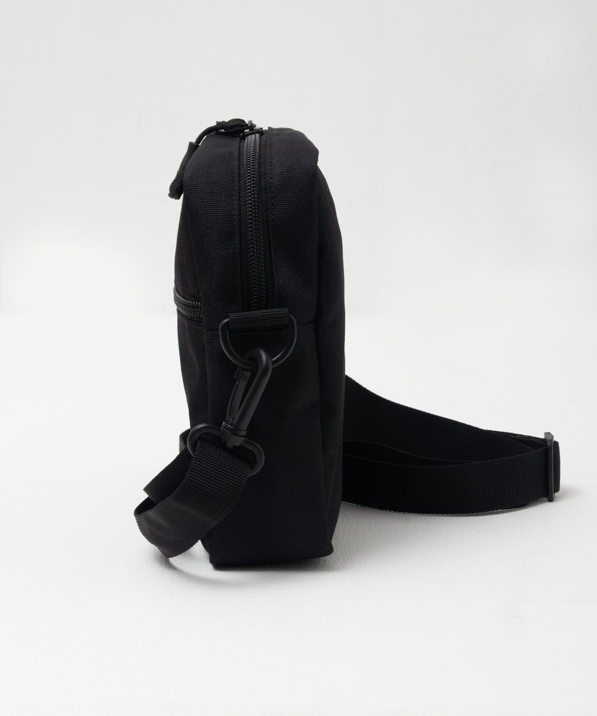 umbro ミニショルダーバッグ メンズ