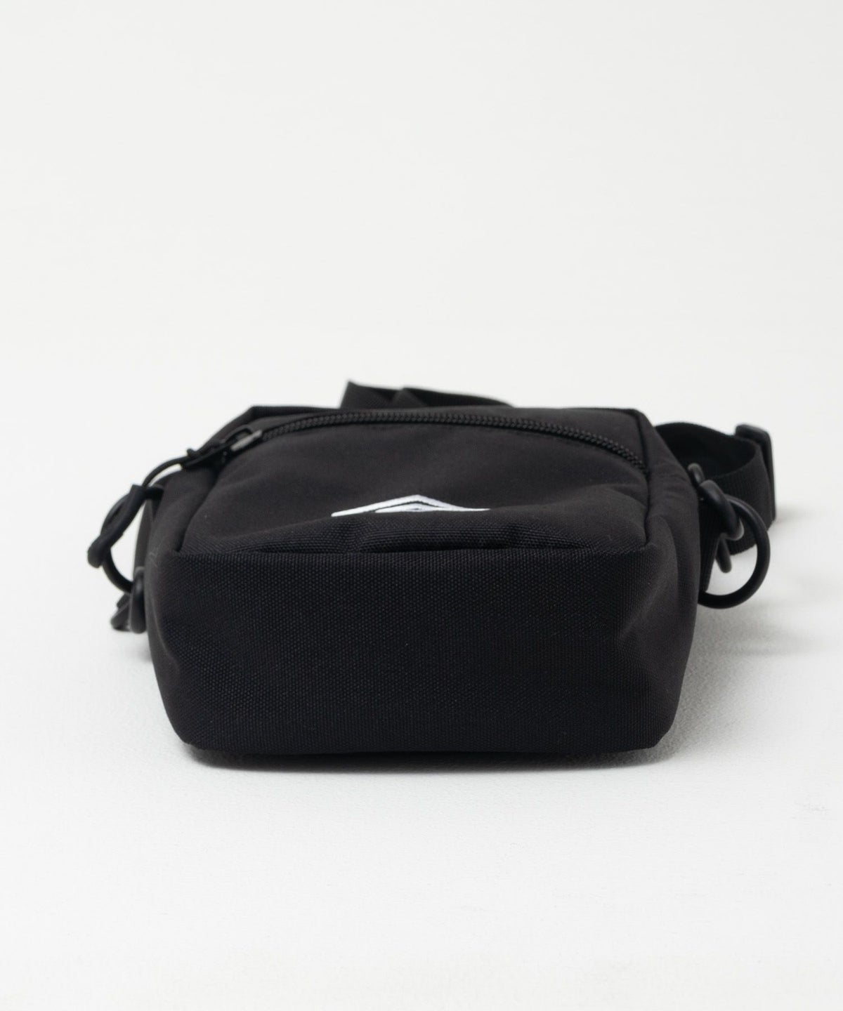 umbro ミニショルダーバッグ メンズ