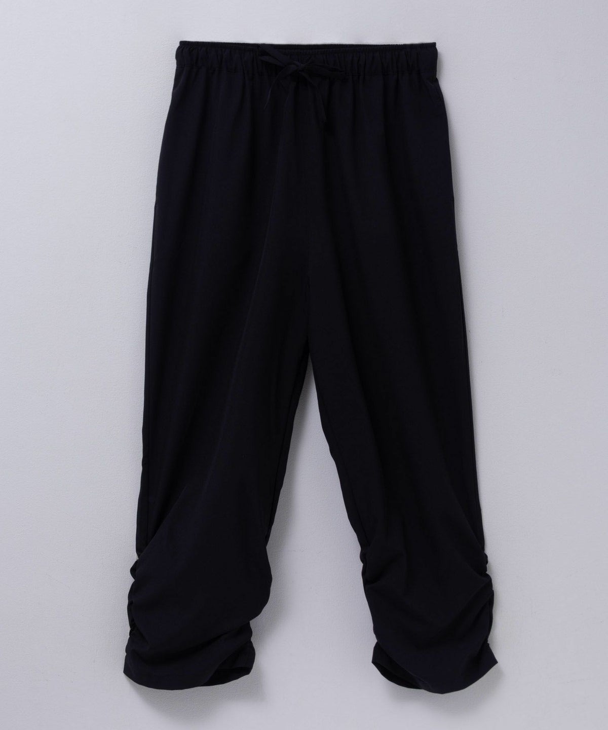 nAvy SARARI 裾シャーリング7分丈パンツ レディース