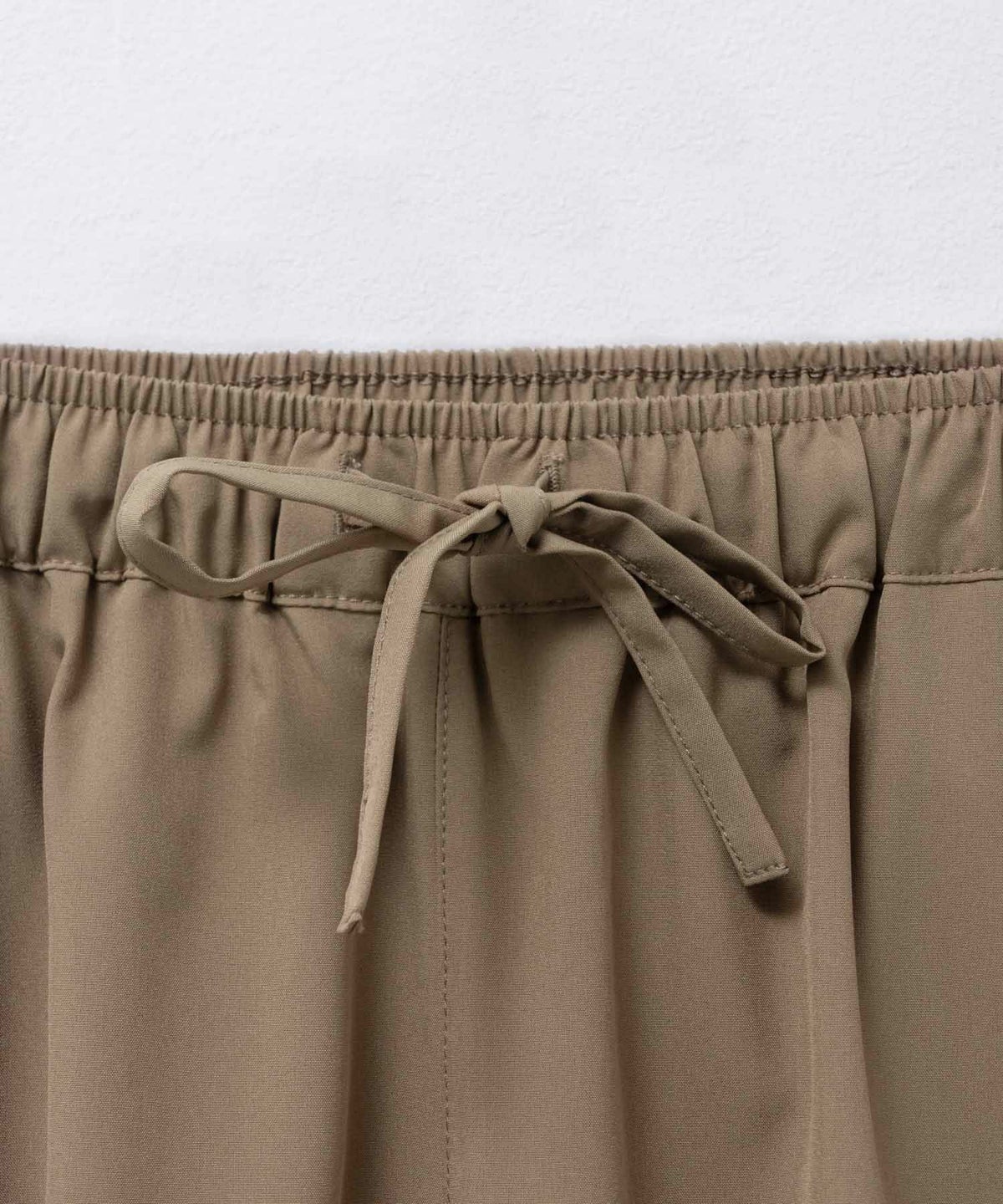 nAvy SARARI 裾シャーリング7分丈パンツ レディース