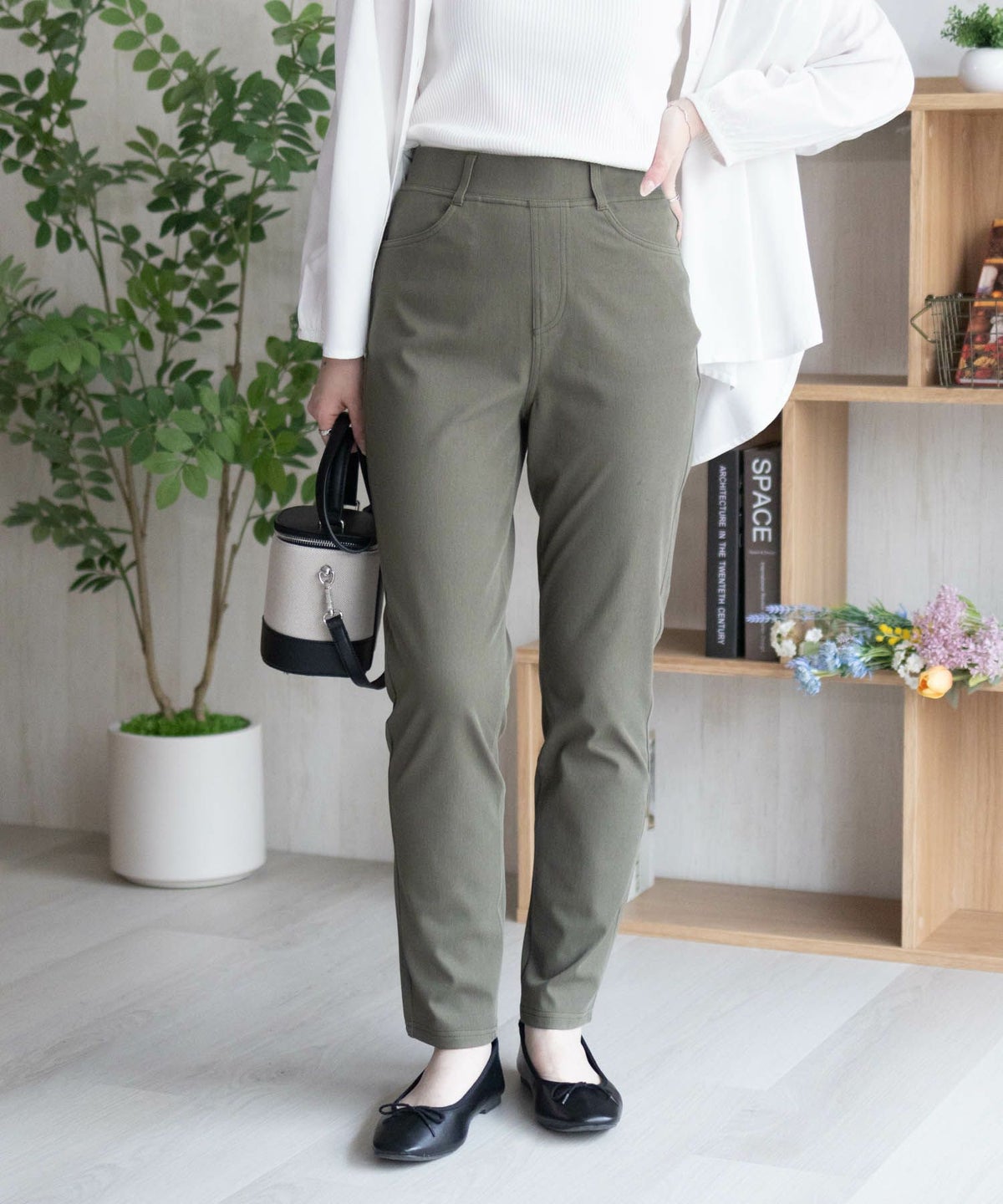 nAvy SARARI ひんやりフローズンストレートパンツ レディース